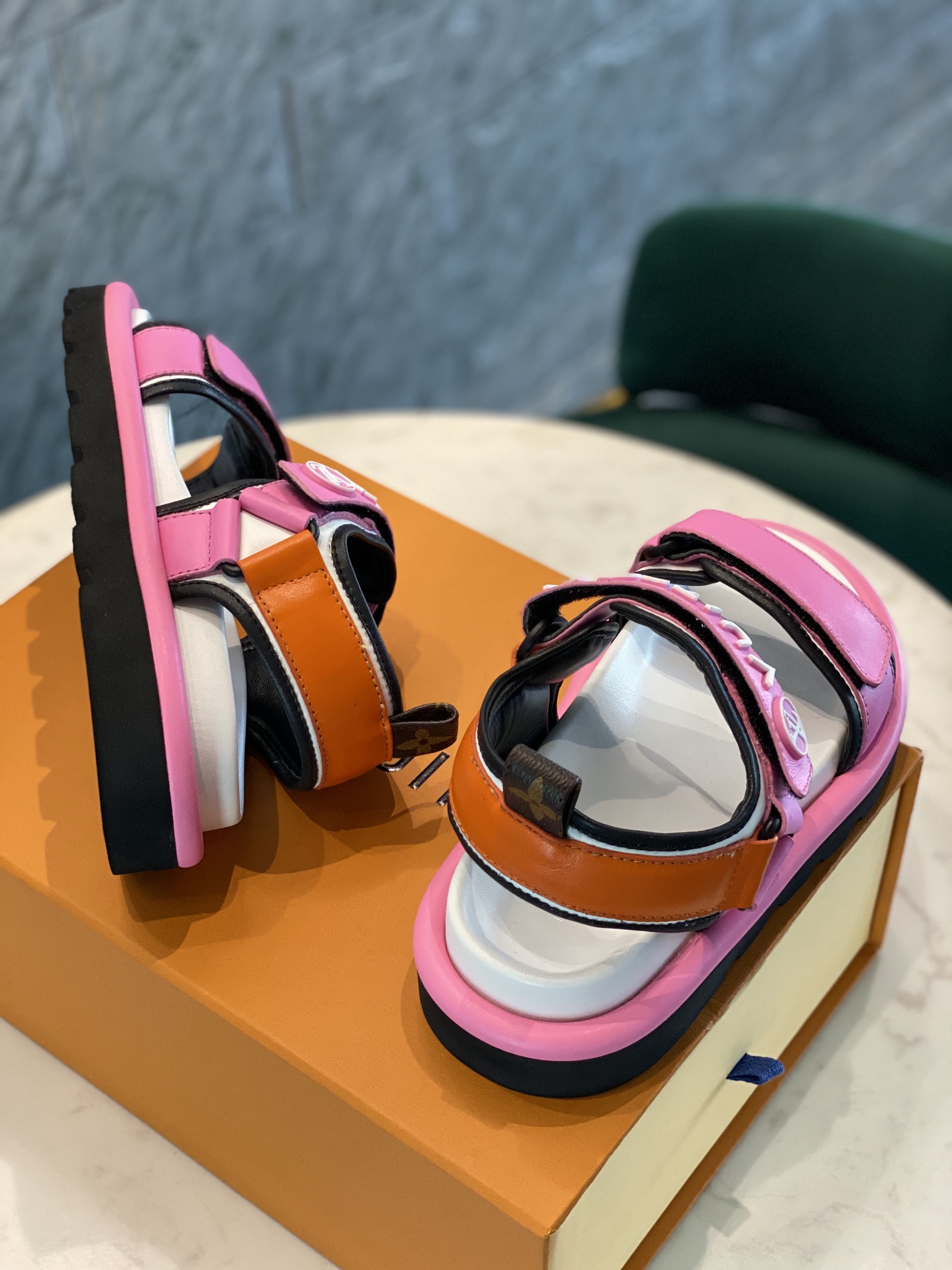 Louis Vuitton PASEO FLAT COMFORT SANDALS WOMEN 9 - vstockx