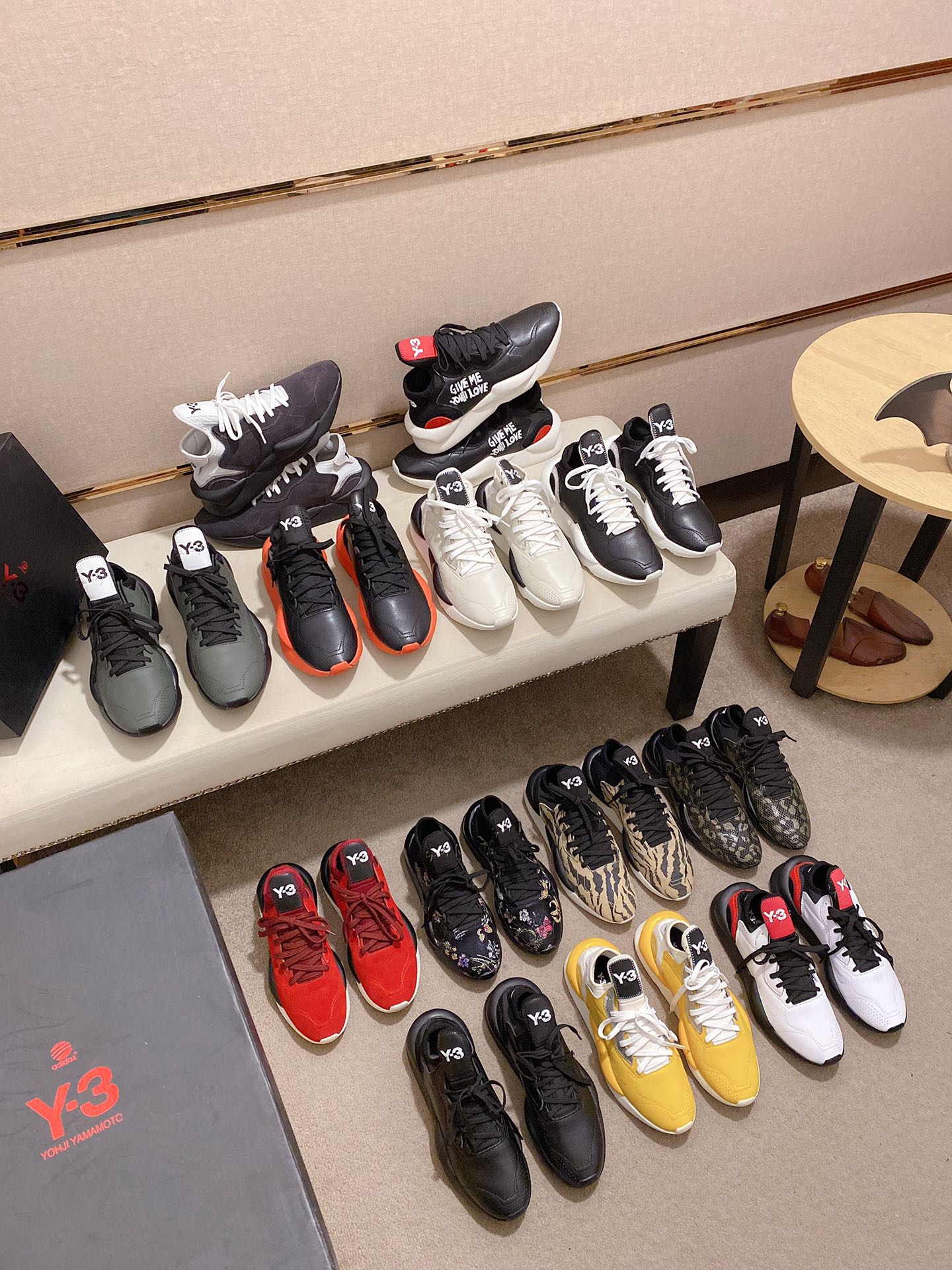 Y-3 Kaiwa Lace-Up Sneakers 19 - vstockx