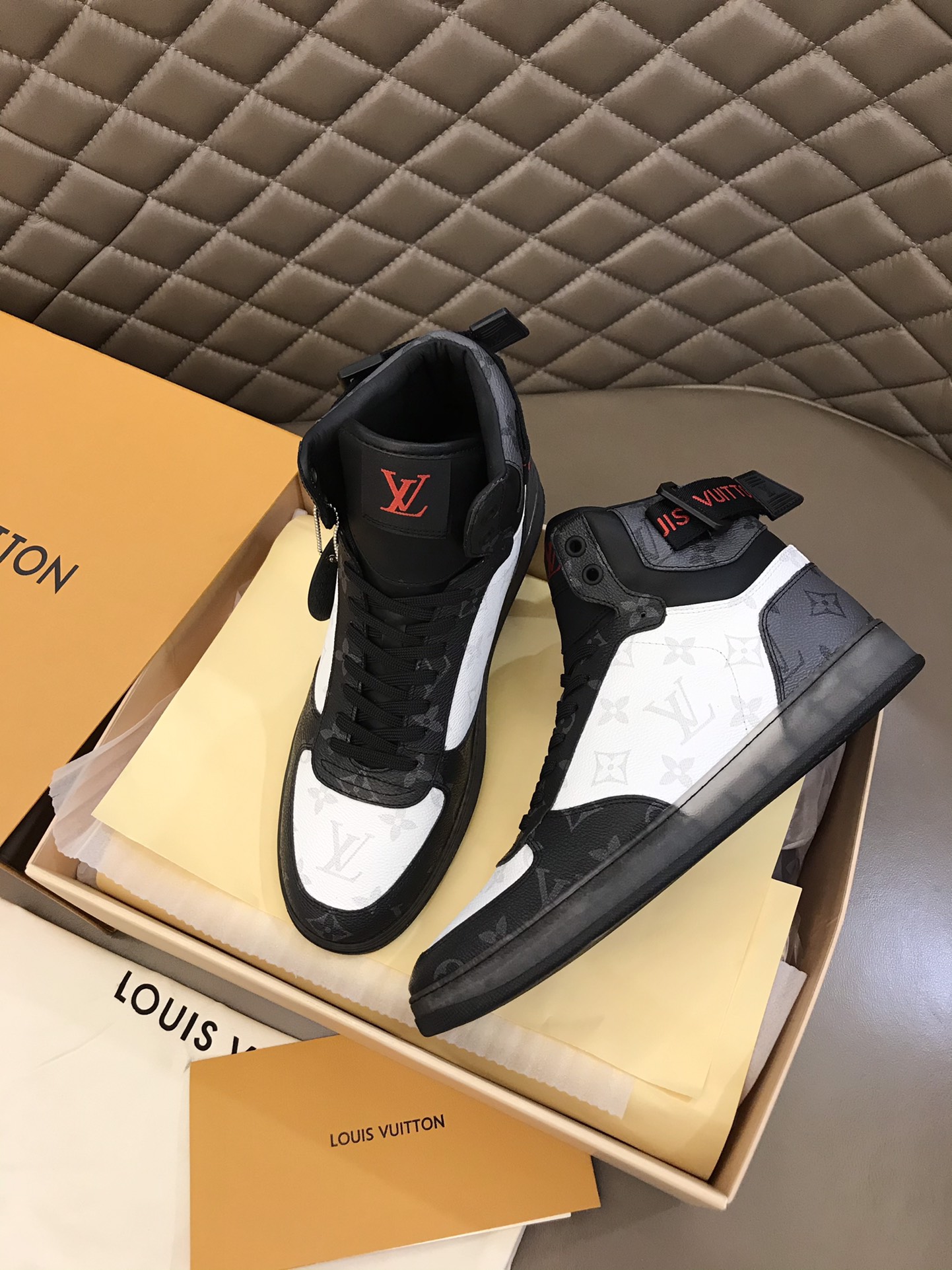 Louis Vuitton Rivoli sneaker 10 - vstockx