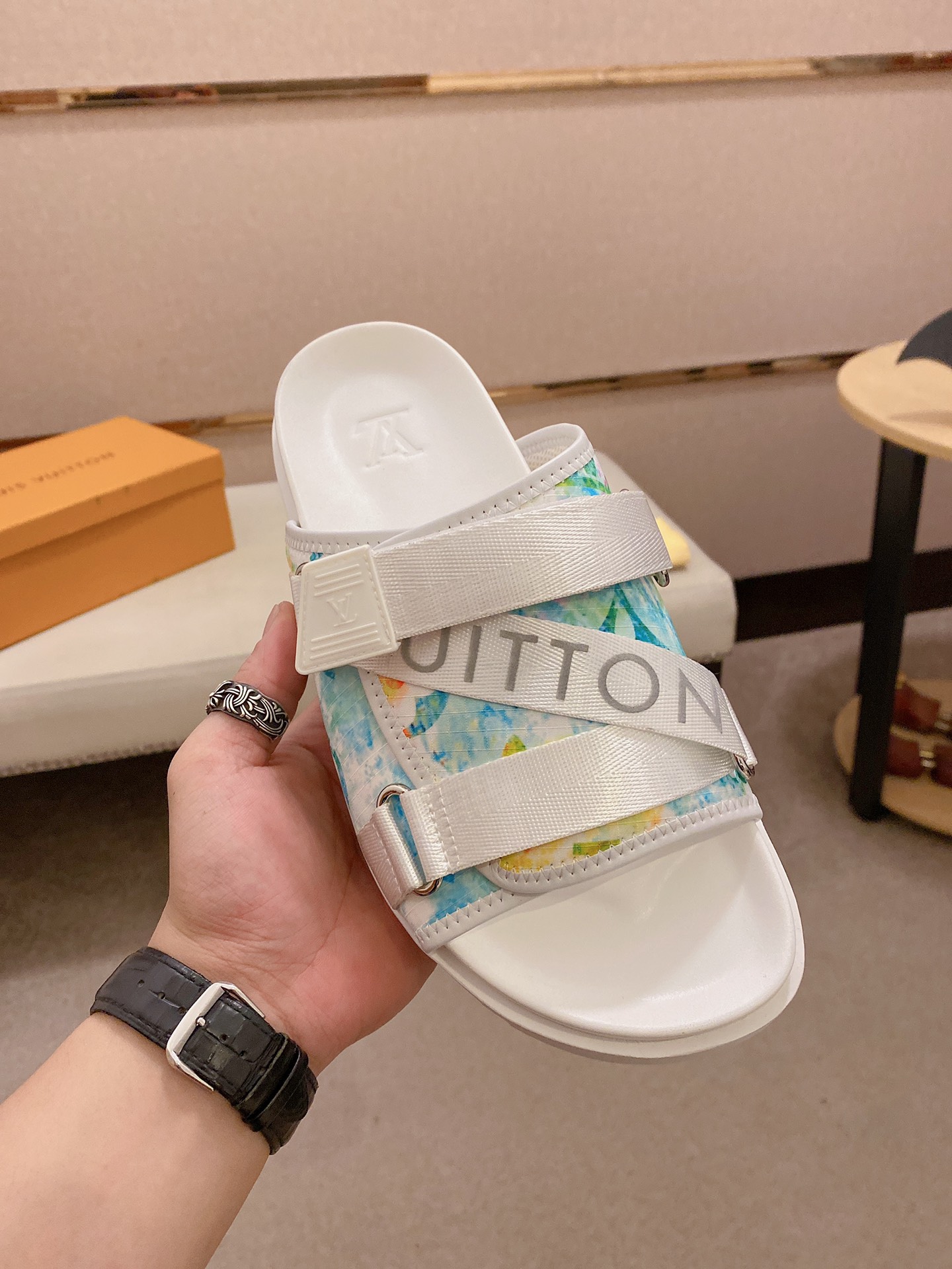 Louis Vuitton Honolulu Sneaker 8 - vstockx