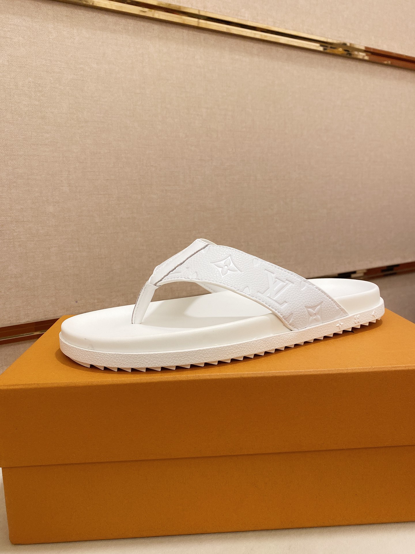 Louis Vuitton Slipper 11 - vstockx