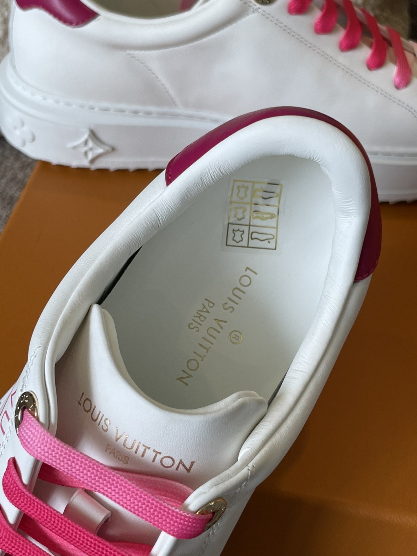 Louis Vuitton TIME OUT TRAINERS 1 - vstockx