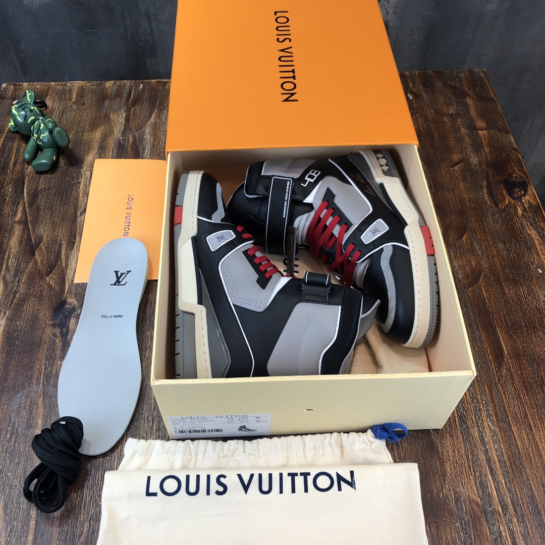 Louis Vuitton Trainer Sneakers 18 - vstockx
