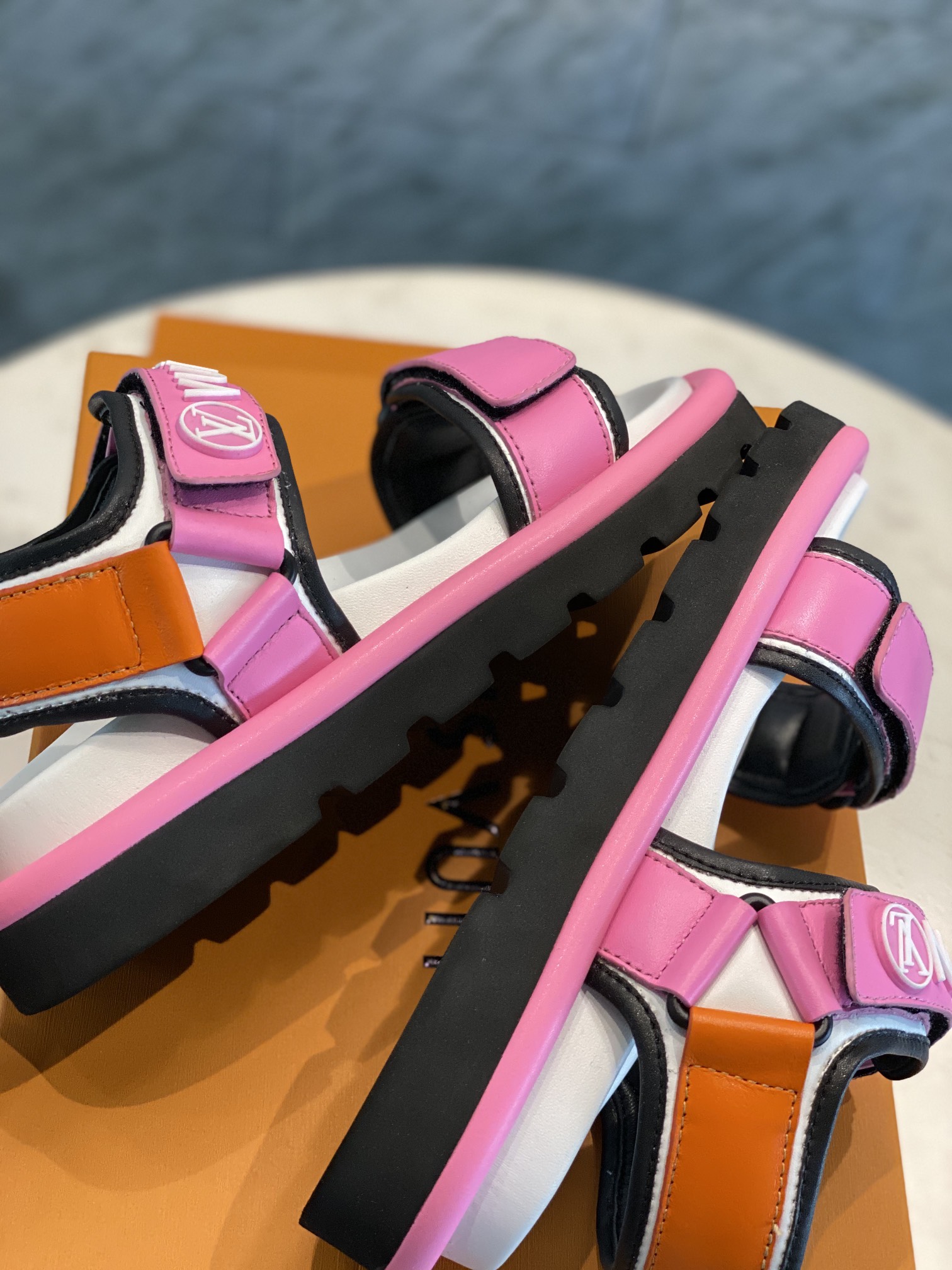 Louis Vuitton PASEO FLAT COMFORT SANDALS WOMEN 9 - vstockx