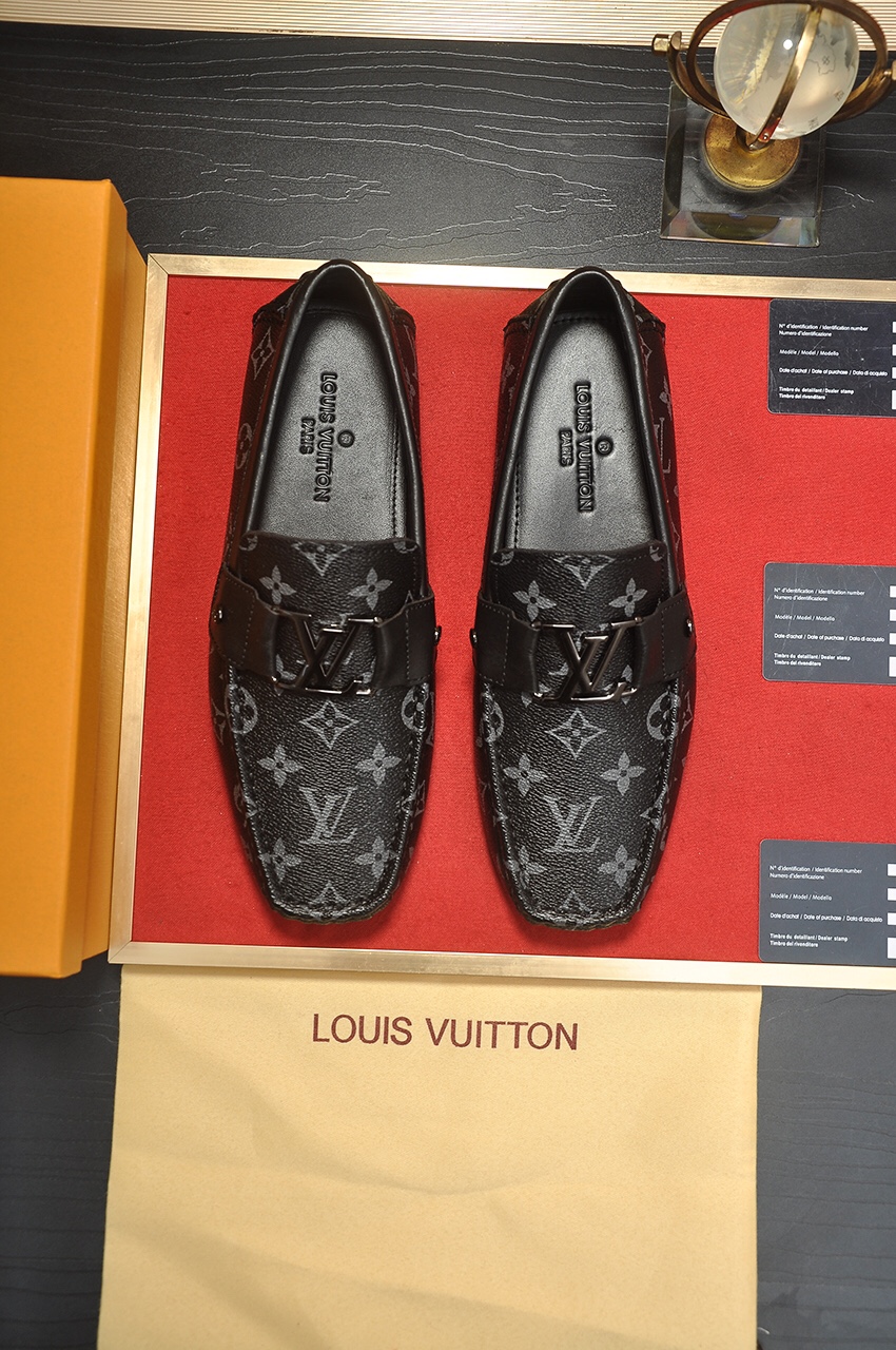Louis Vuitton Leather Boots 33 - vstockx