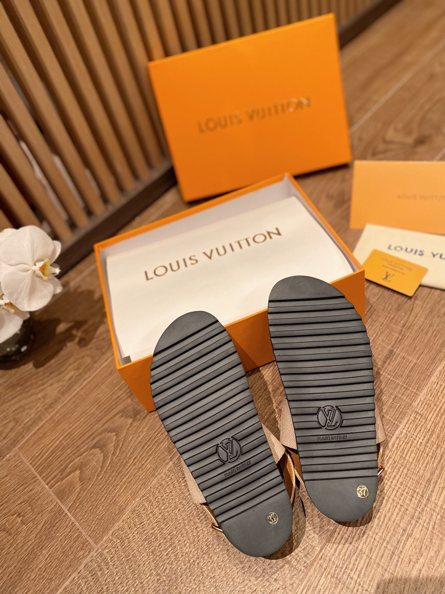 Louis Vuitton PASEO FLAT COMFORT SANDALS WOMEN 8 - vstockx