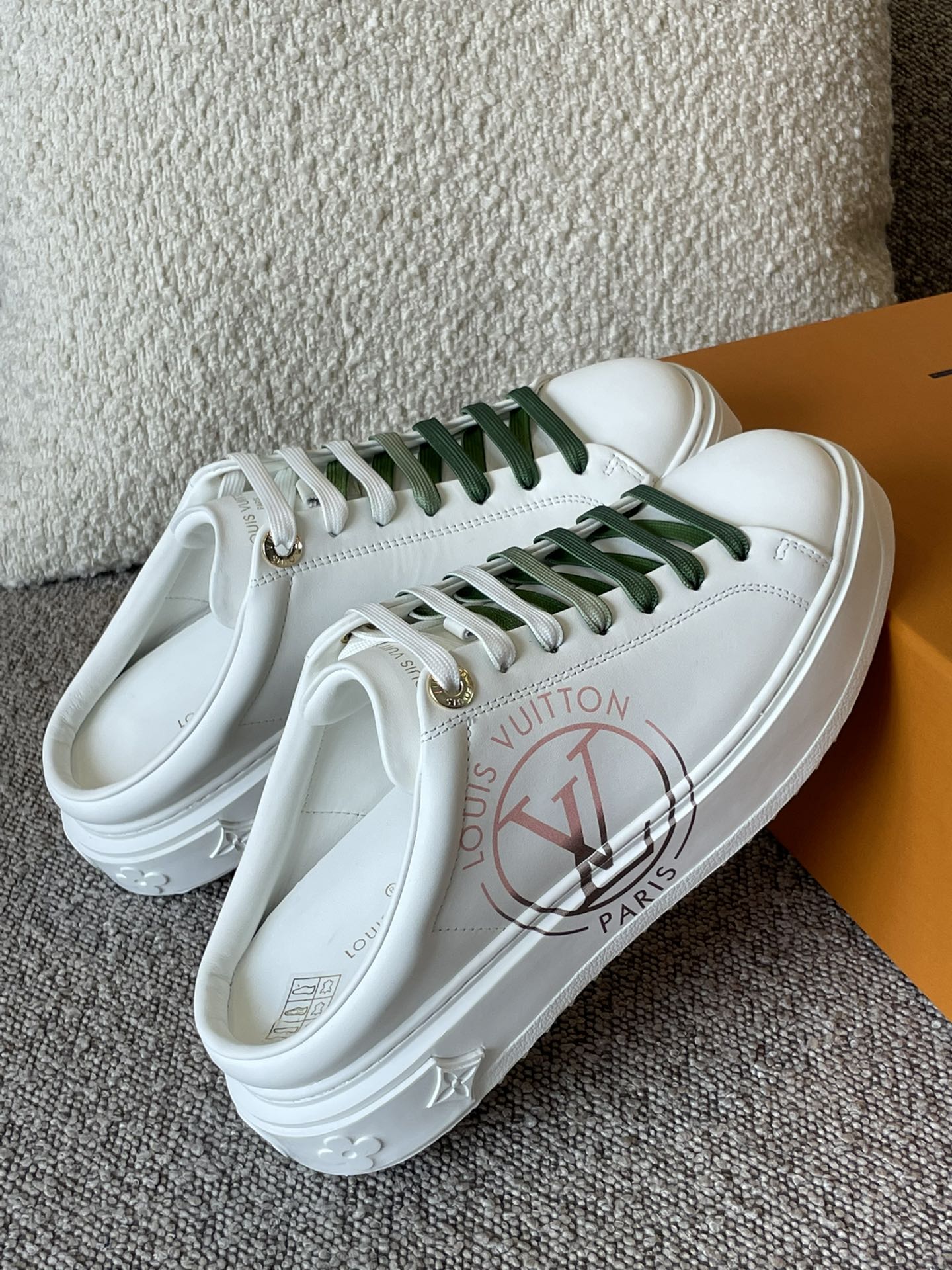 Louis Vuitton TIME OUT TRAINERS 1 - vstockx