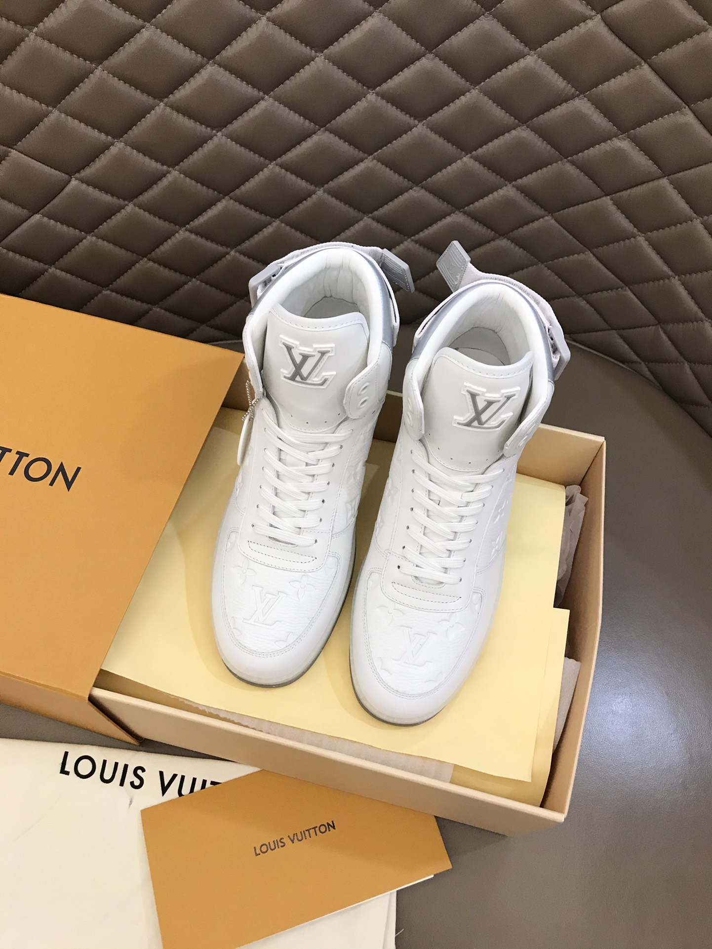 Louis Vuitton Rivoli sneaker 9 - vstockx