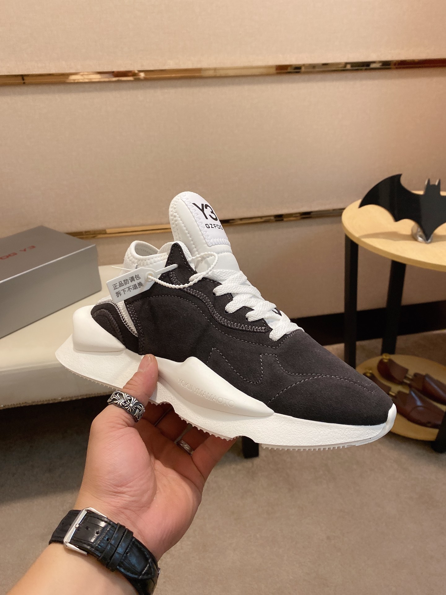 Y-3 Kaiwa Lace-Up Sneakers 44 - vstockx