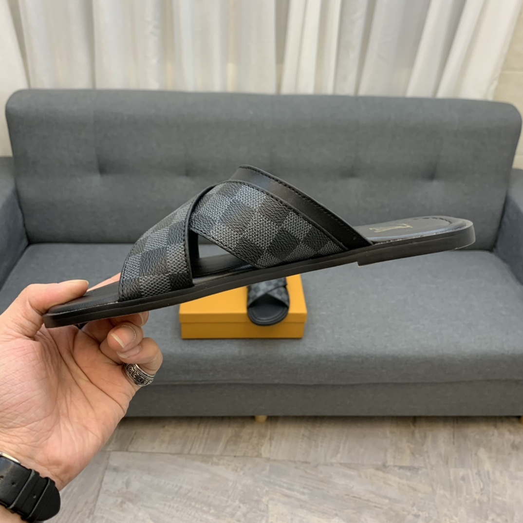 Louis Vuitton Slipper 142 - vstockx