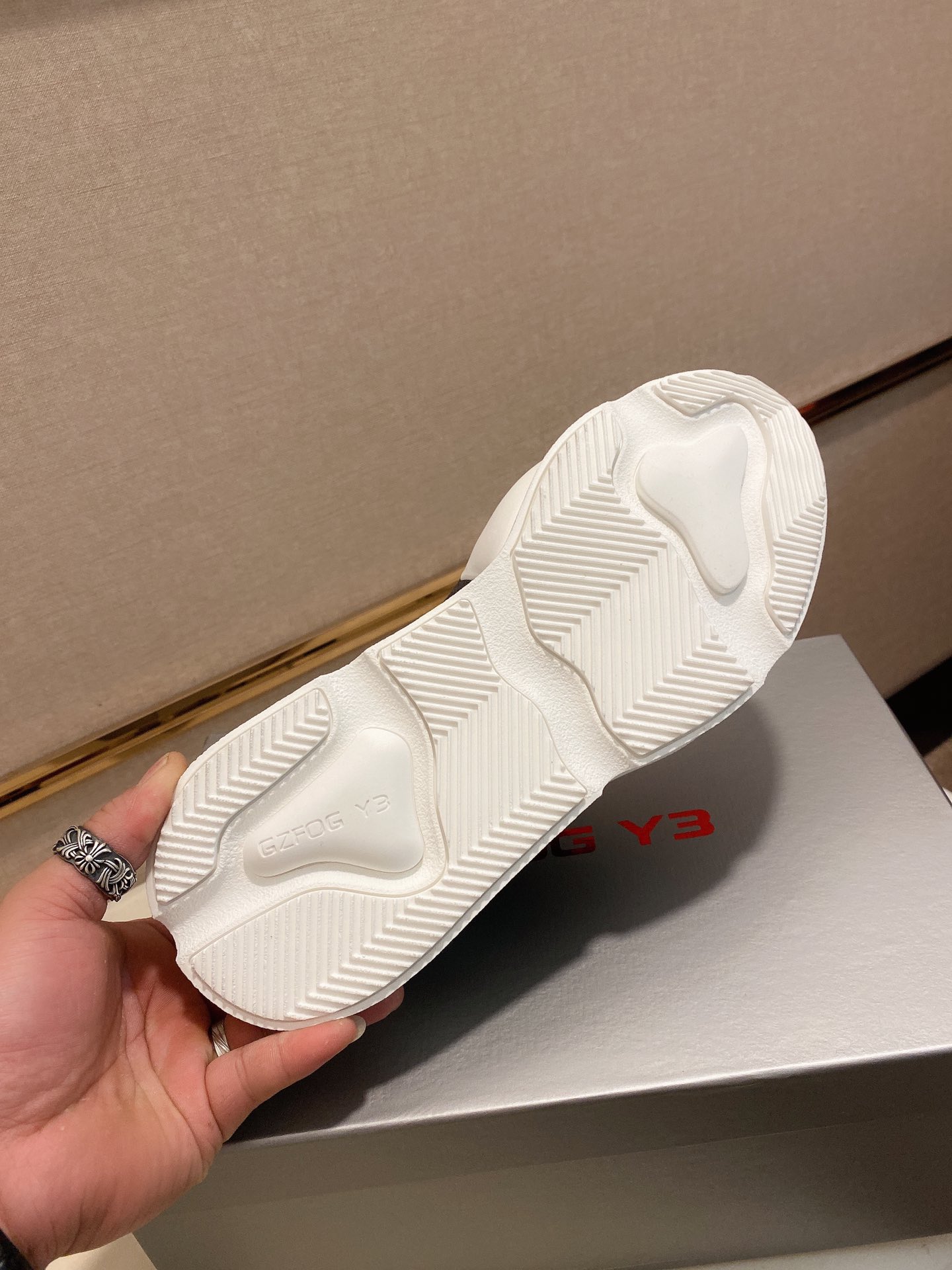 Y-3 Kaiwa Lace-Up Sneakers 44 - vstockx