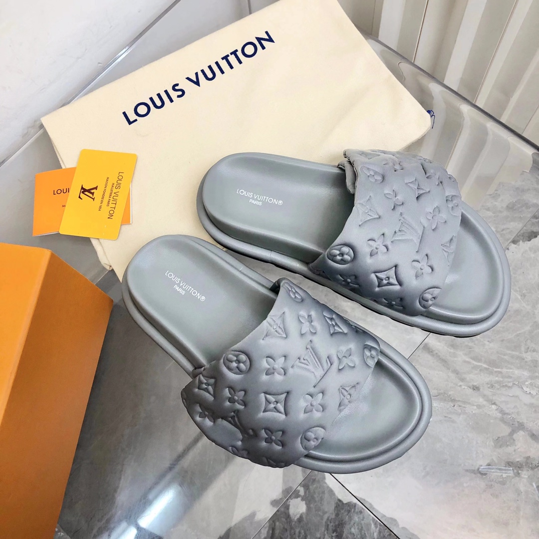 Louis Vuitton POOL PILLOW COMFORT MULES WOMEN 1 - vstockx