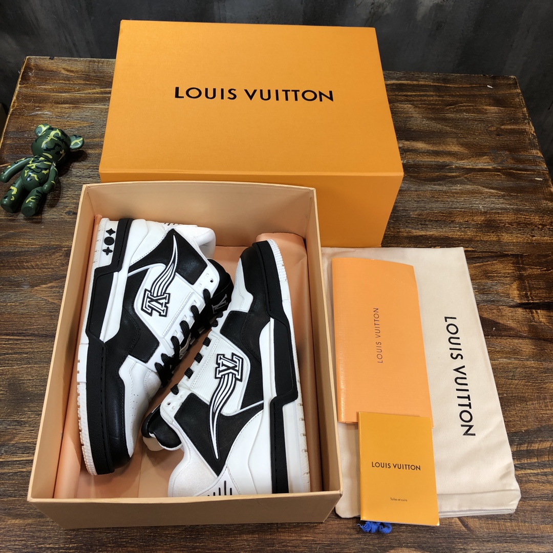 Louis Vuitton Trainer Sneakers 11 - vstockx