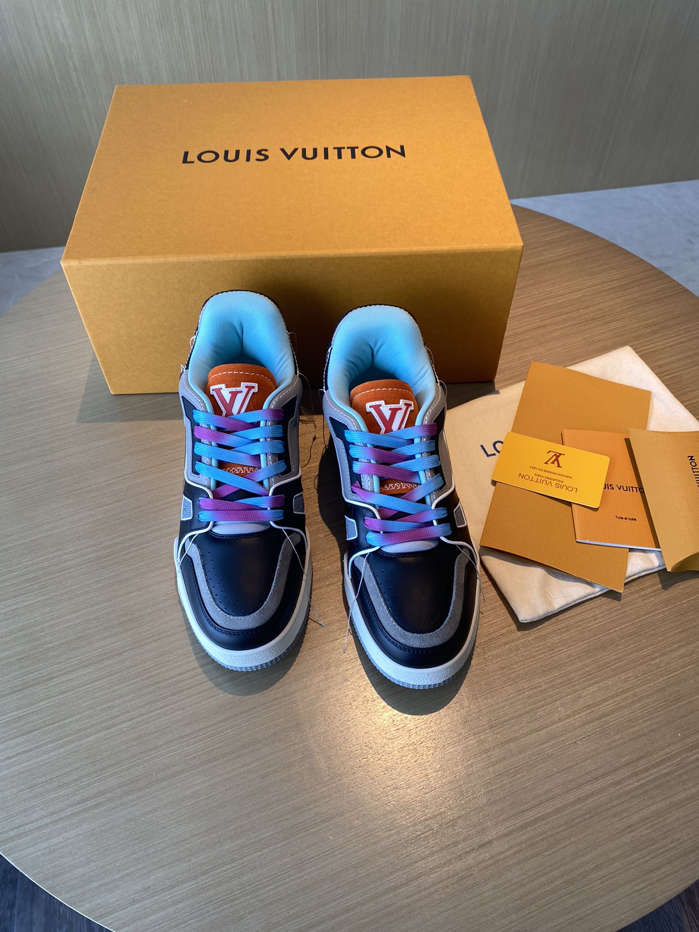 Louis Vuitton LV TRAINERS SNEAKER 9 - vstockx