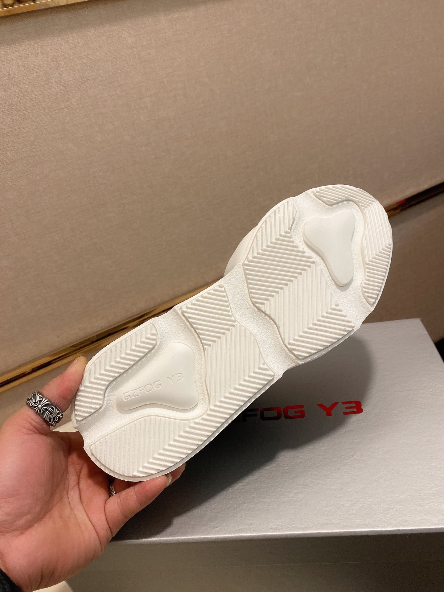 Y-3 Kaiwa Lace-Up Sneakers 43 - vstockx