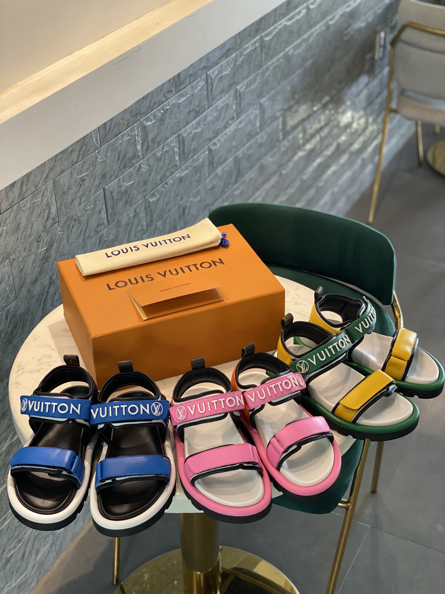 Louis Vuitton PASEO FLAT COMFORT SANDALS WOMEN 9 - vstockx