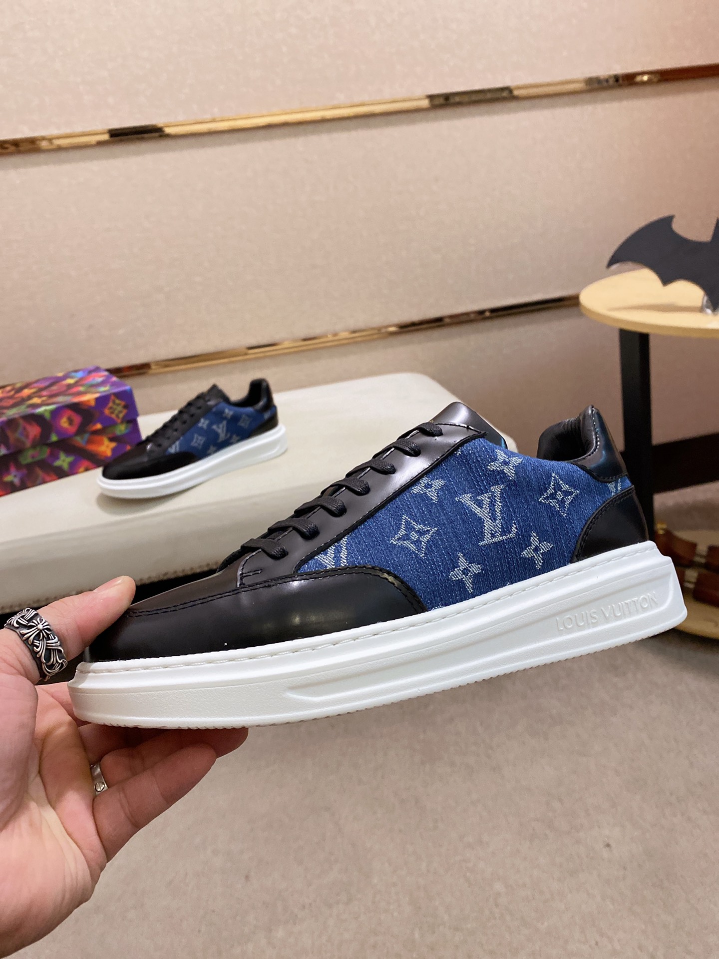 Louis Vuitton Low Top sneaker 106 - vstockx