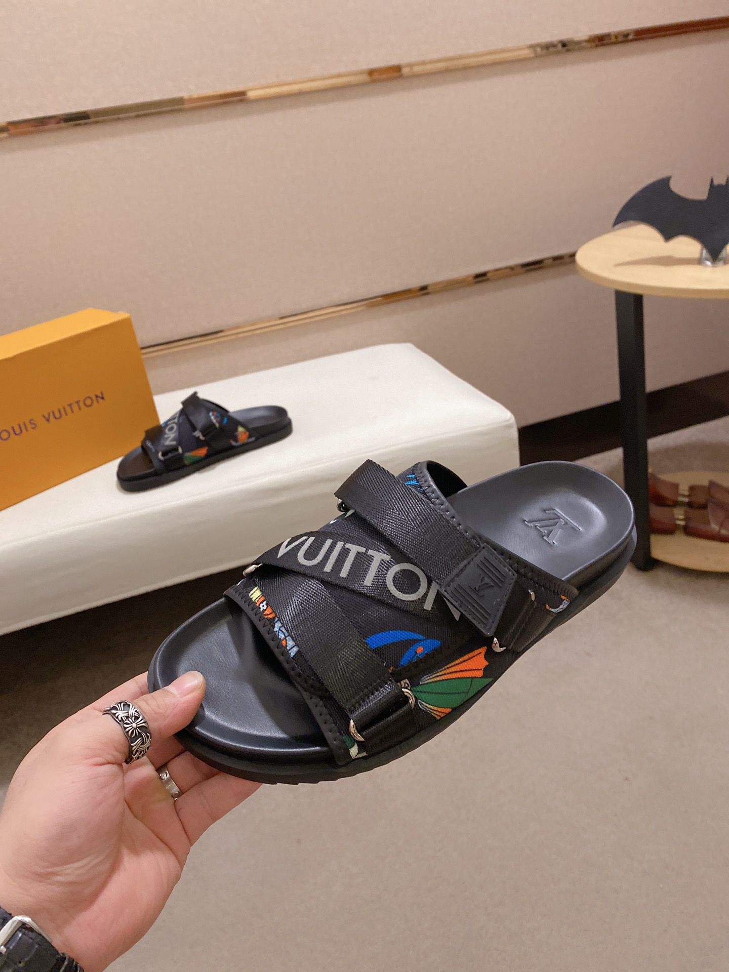 Louis Vuitton Honolulu Sneaker 13 - vstockx