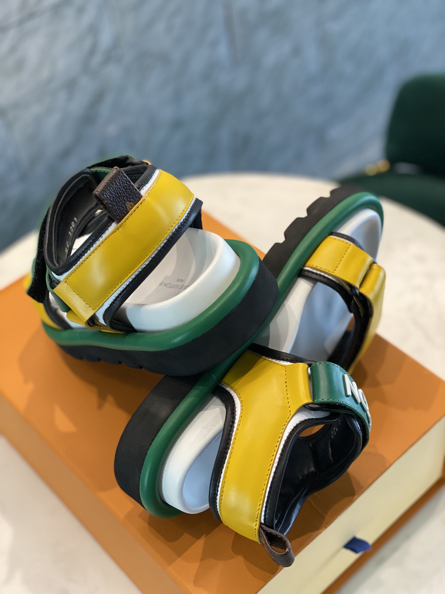 Louis Vuitton PASEO FLAT COMFORT SANDALS WOMEN 9 - vstockx