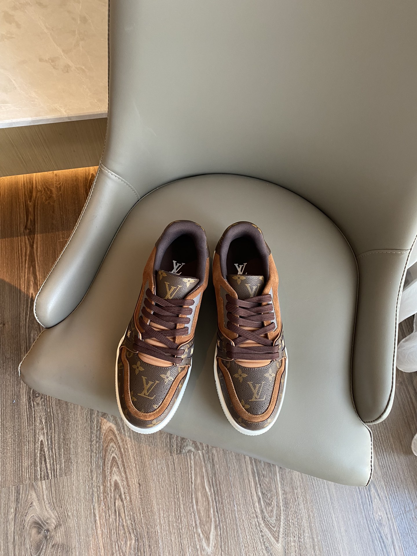 Louis Vuitton LV TRAINERS SNEAKER 9 - vstockx