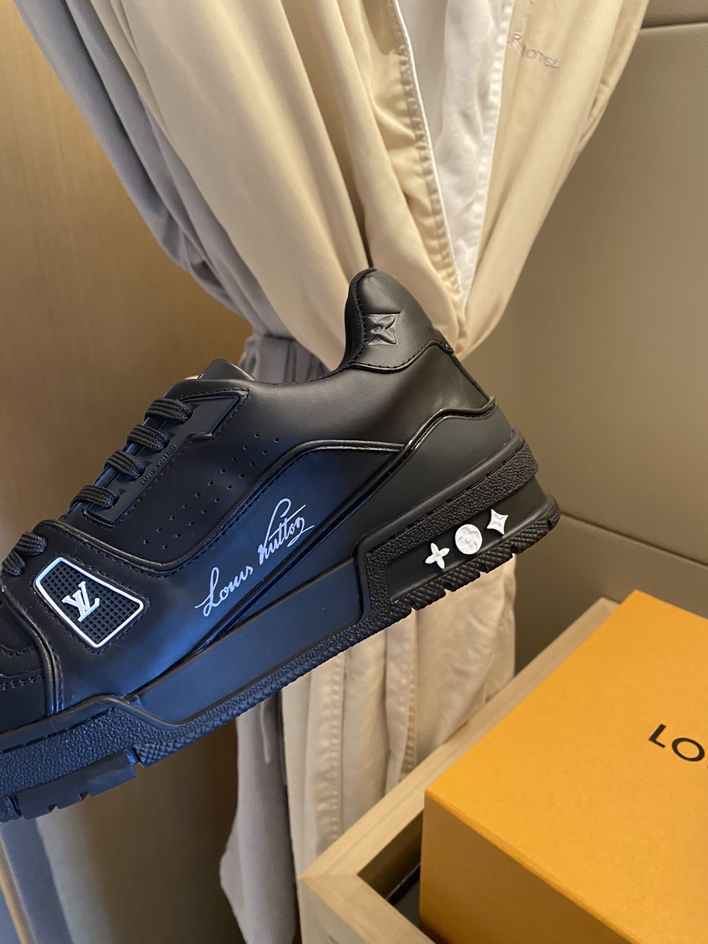 Louis Vuitton LV TRAINERS SNEAKER 9 - vstockx