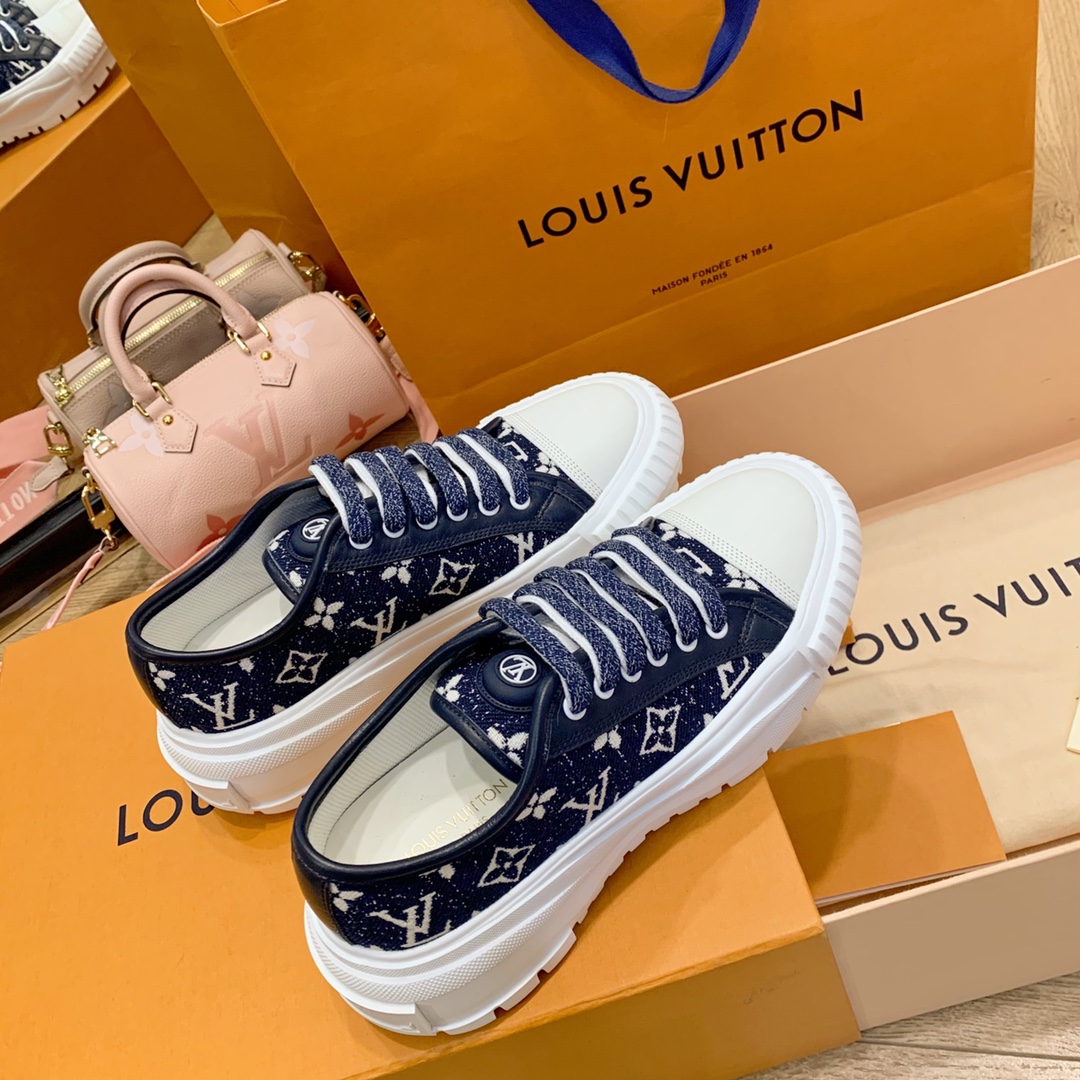 Louis Vuitton LV SQUAD TRAINER BOOTS 5 - vstockx