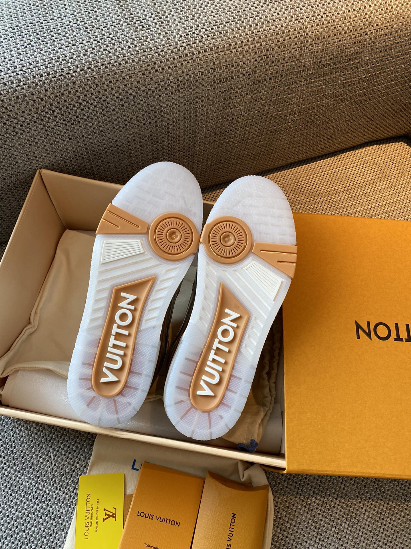 Louis Vuitton LV TRAINERS SNEAKER 9 - vstockx