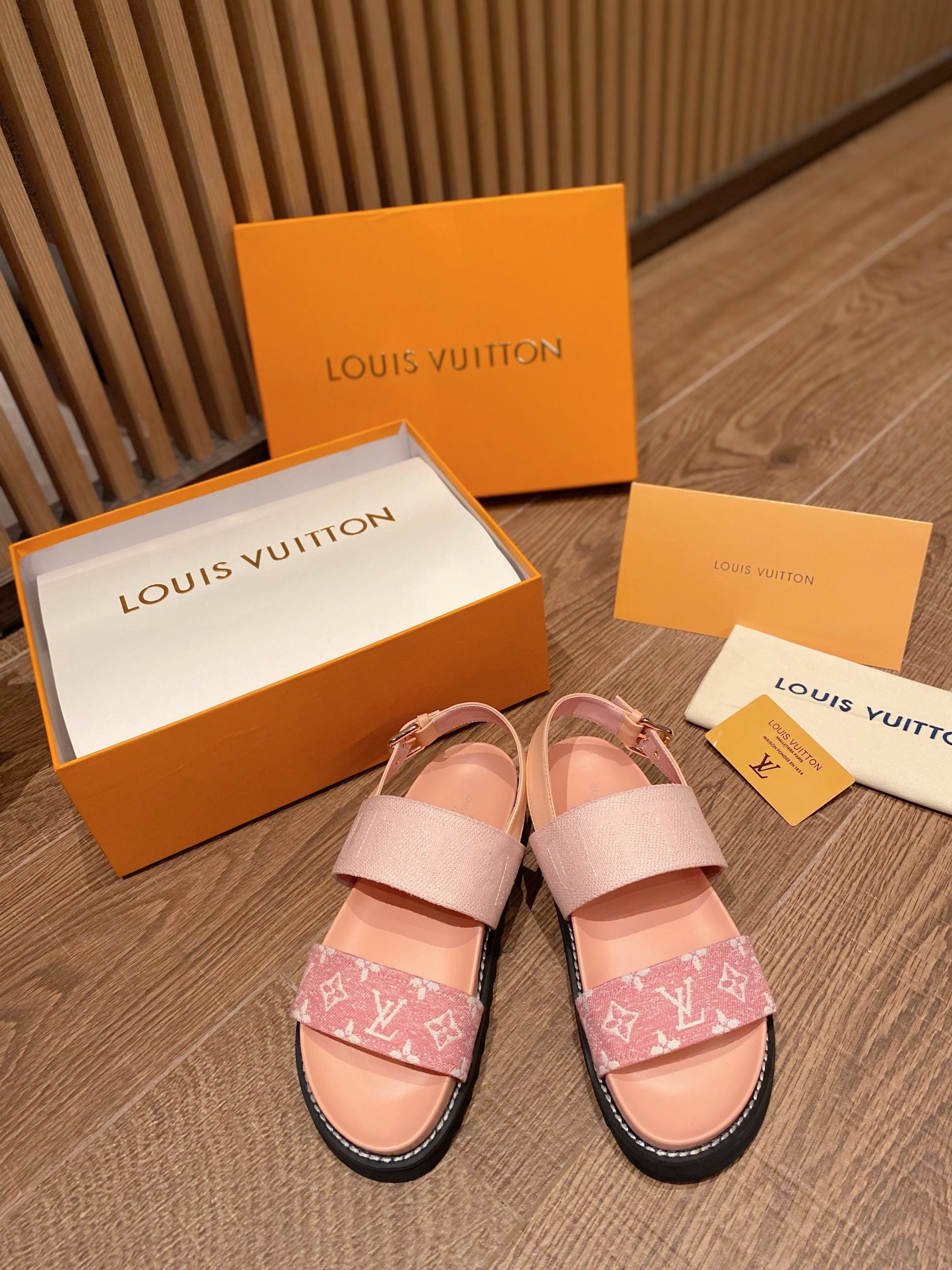 Louis Vuitton PASEO FLAT COMFORT SANDALS WOMEN 8 - vstockx