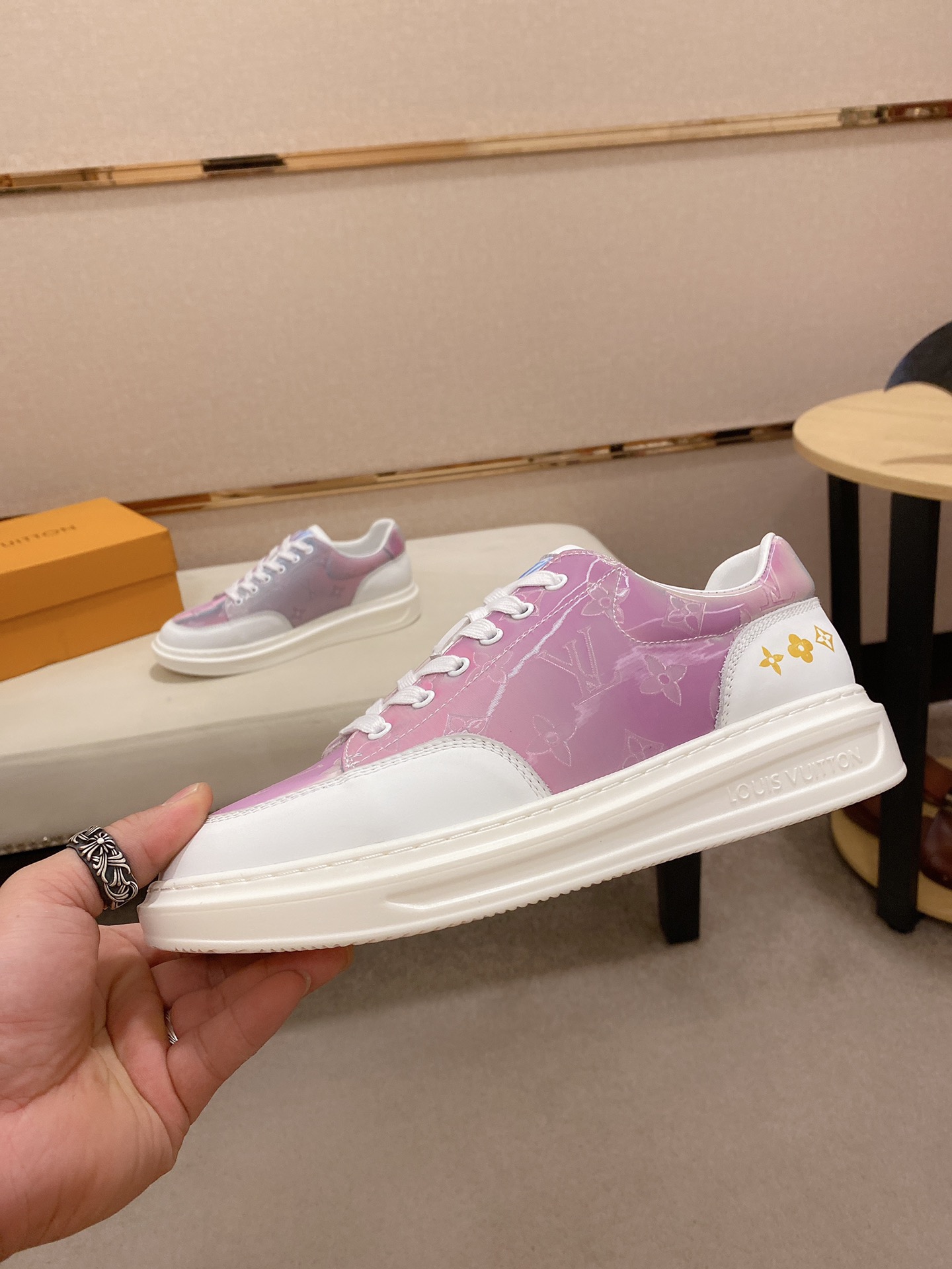 Louis Vuitton Low Top sneaker 112 - vstockx