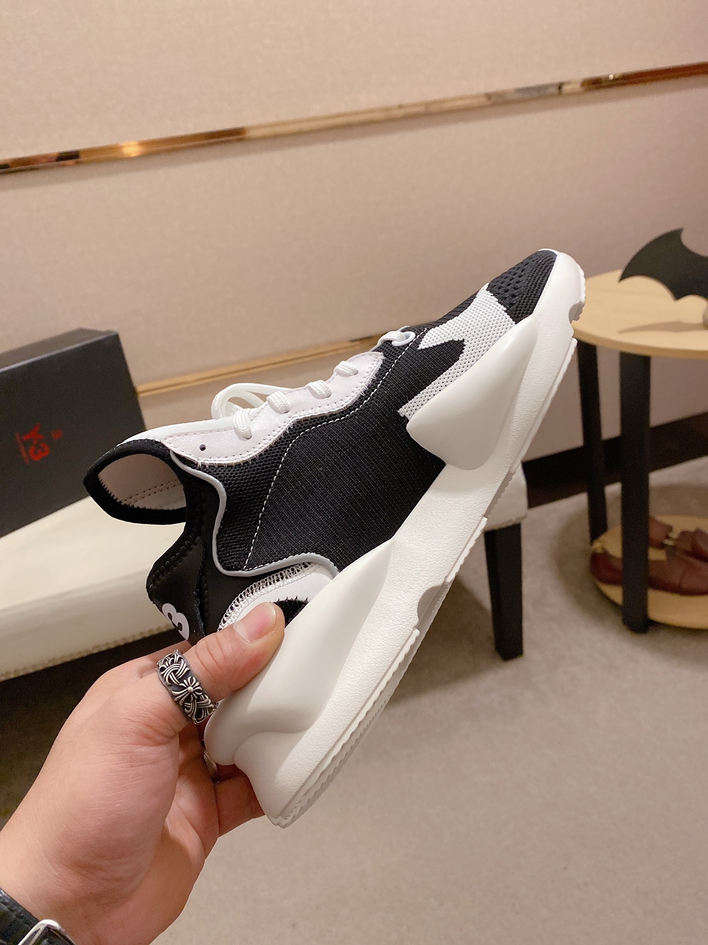 Y-3 Kaiwa Lace-Up Sneakers 12 - vstockx