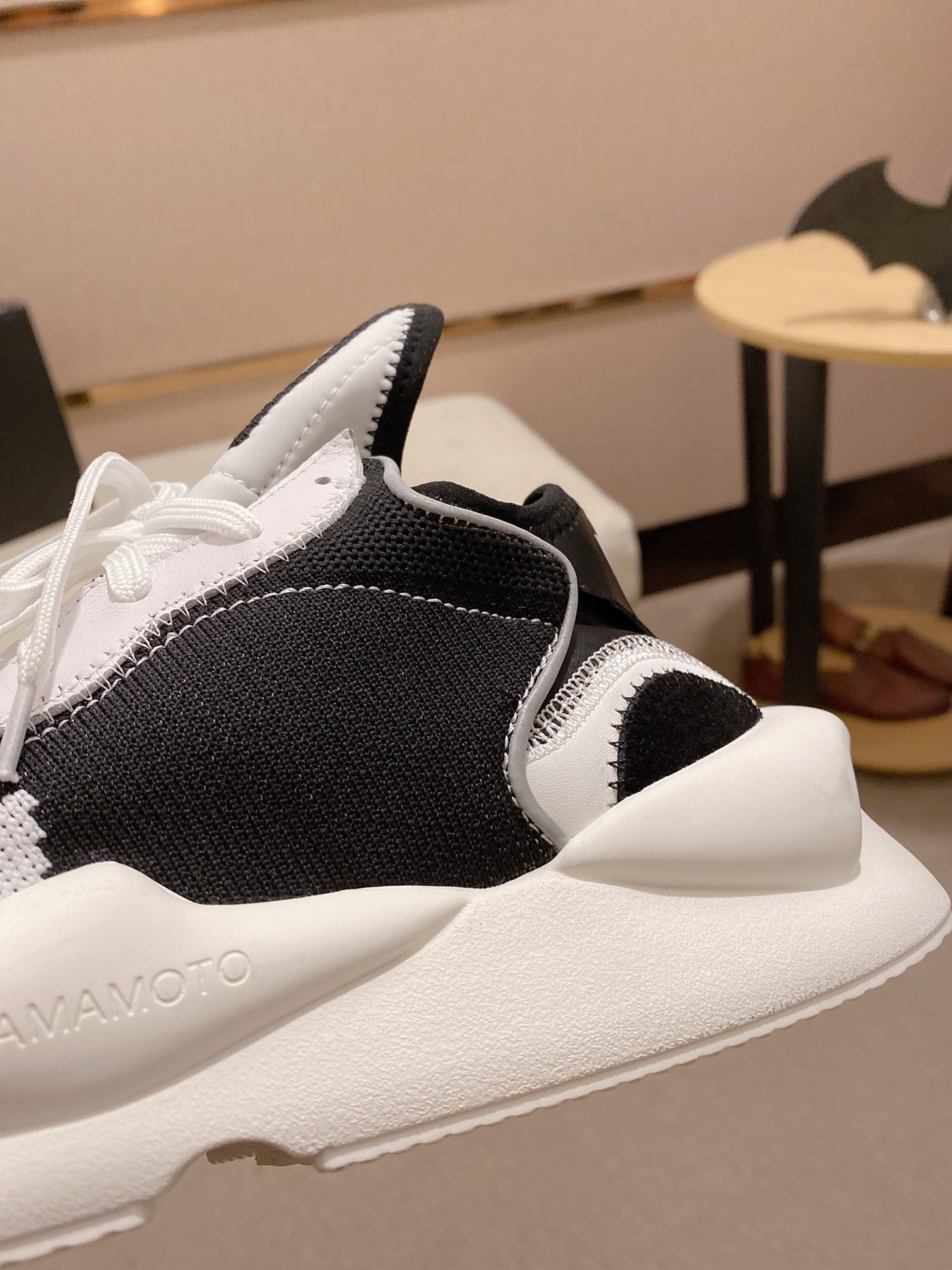 Y-3 Kaiwa Lace-Up Sneakers 12 - vstockx