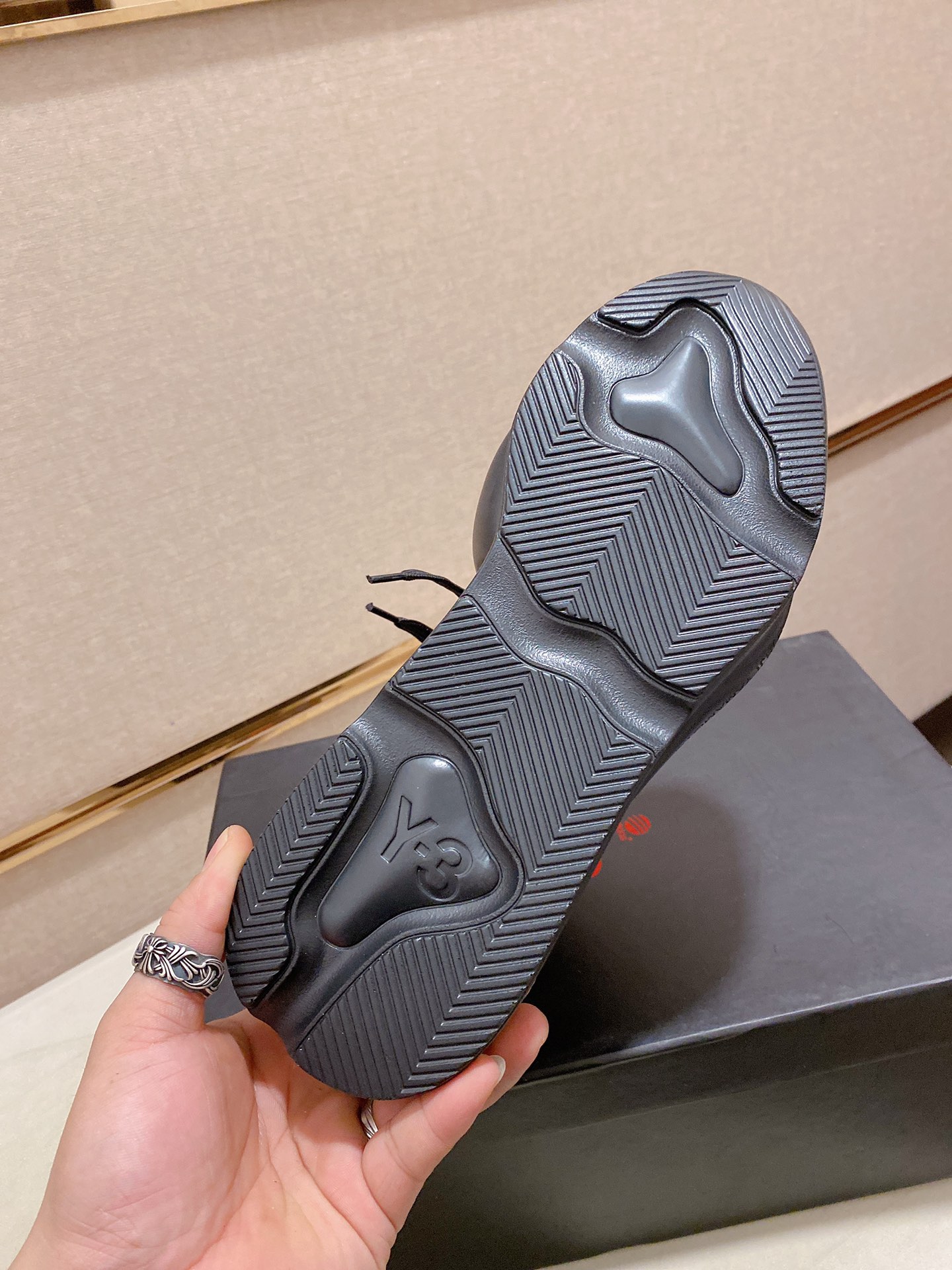 Y-3 Kaiwa Lace-Up Sneakers 14 - vstockx