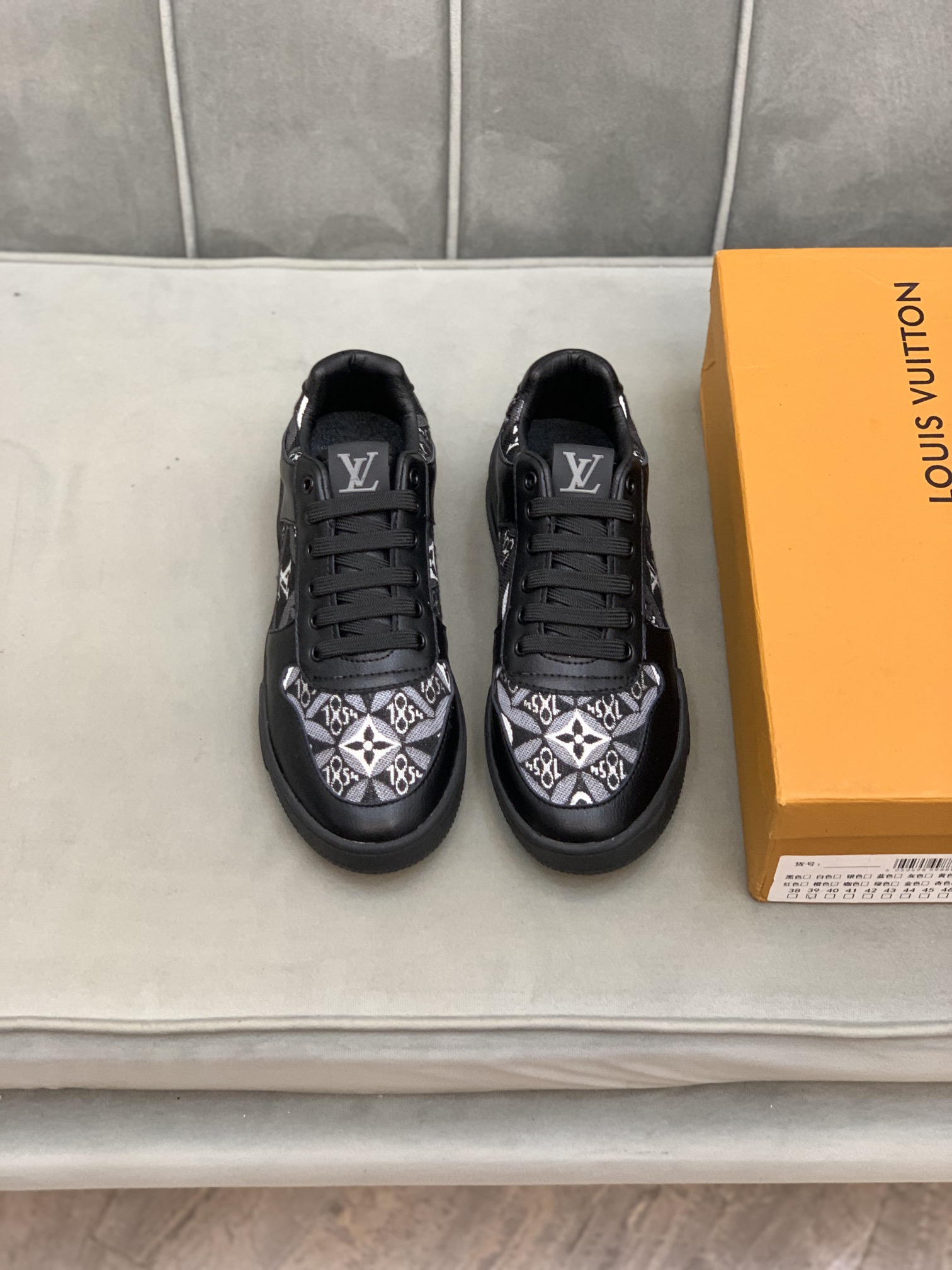 Louis Vuitton Low Top sneaker 13 - vstockx