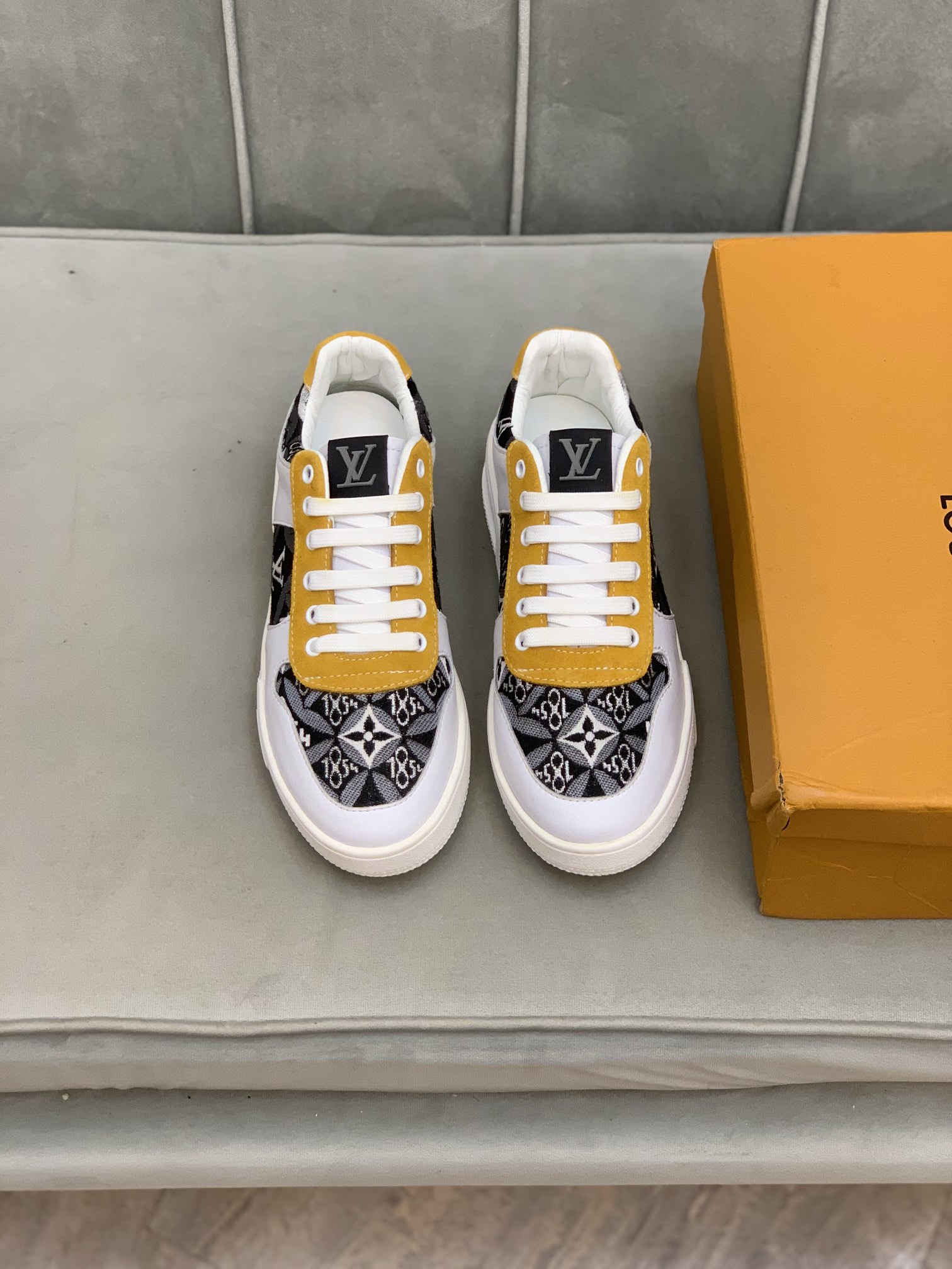 Louis Vuitton Low Top sneaker 11 - vstockx