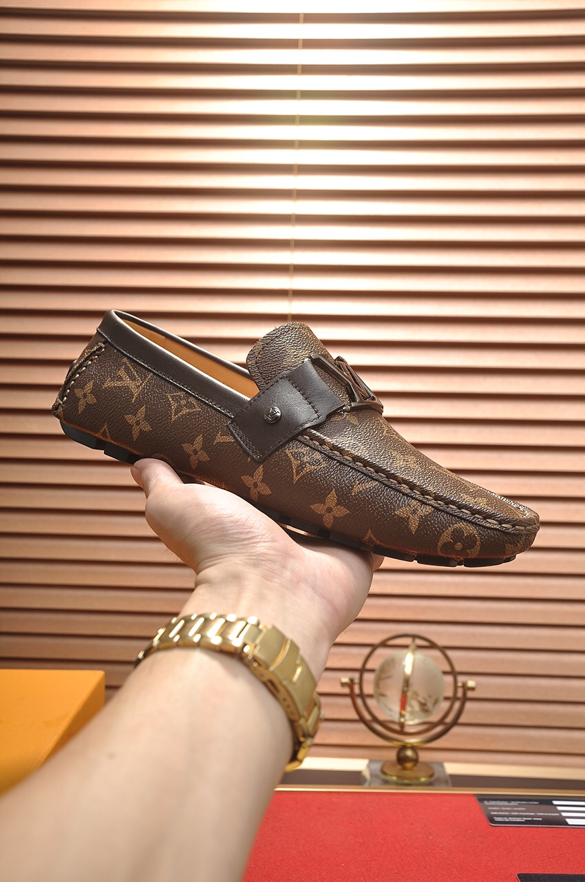 Louis Vuitton Leather Boots 32 - vstockx