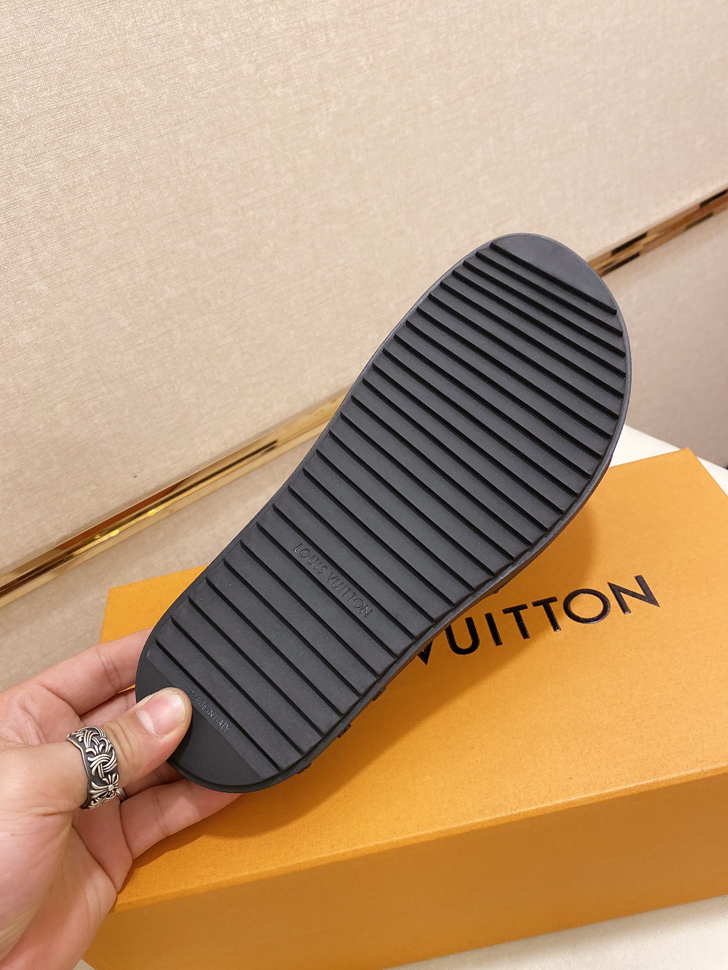 Louis Vuitton Slipper 16 - vstockx