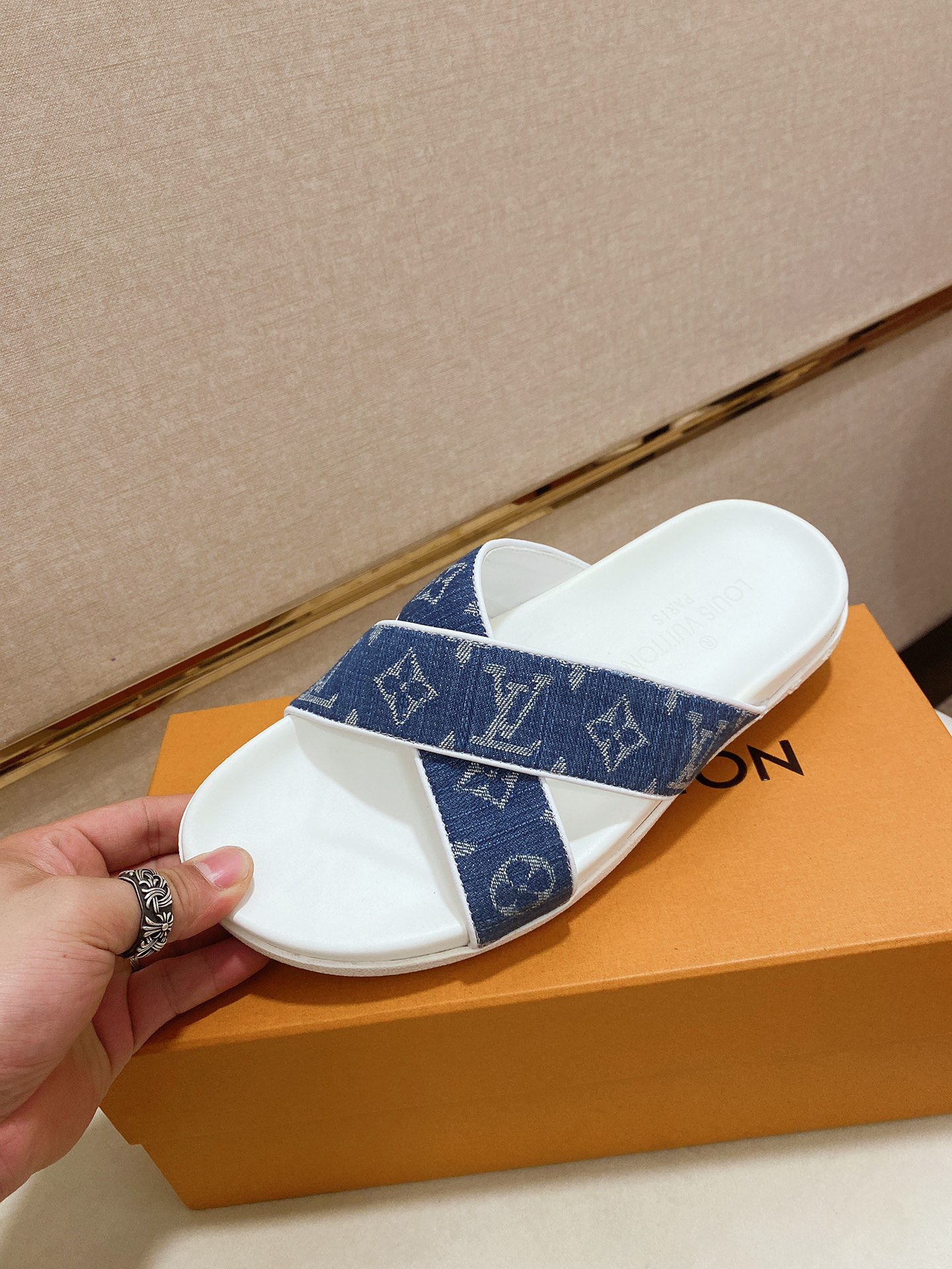 Louis Vuitton Slipper 18 - vstockx