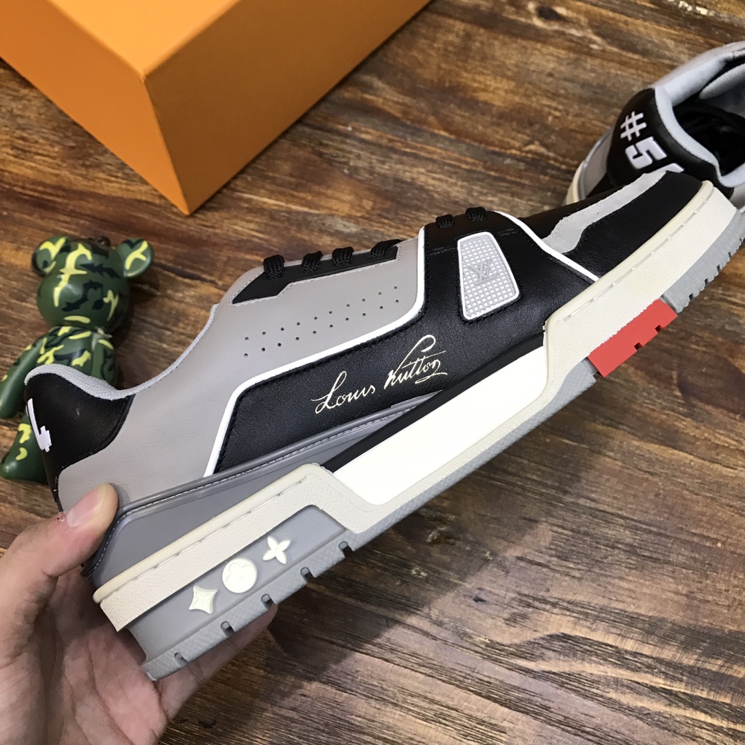 Louis Vuitton Trainer Sneakers 31 - vstockx