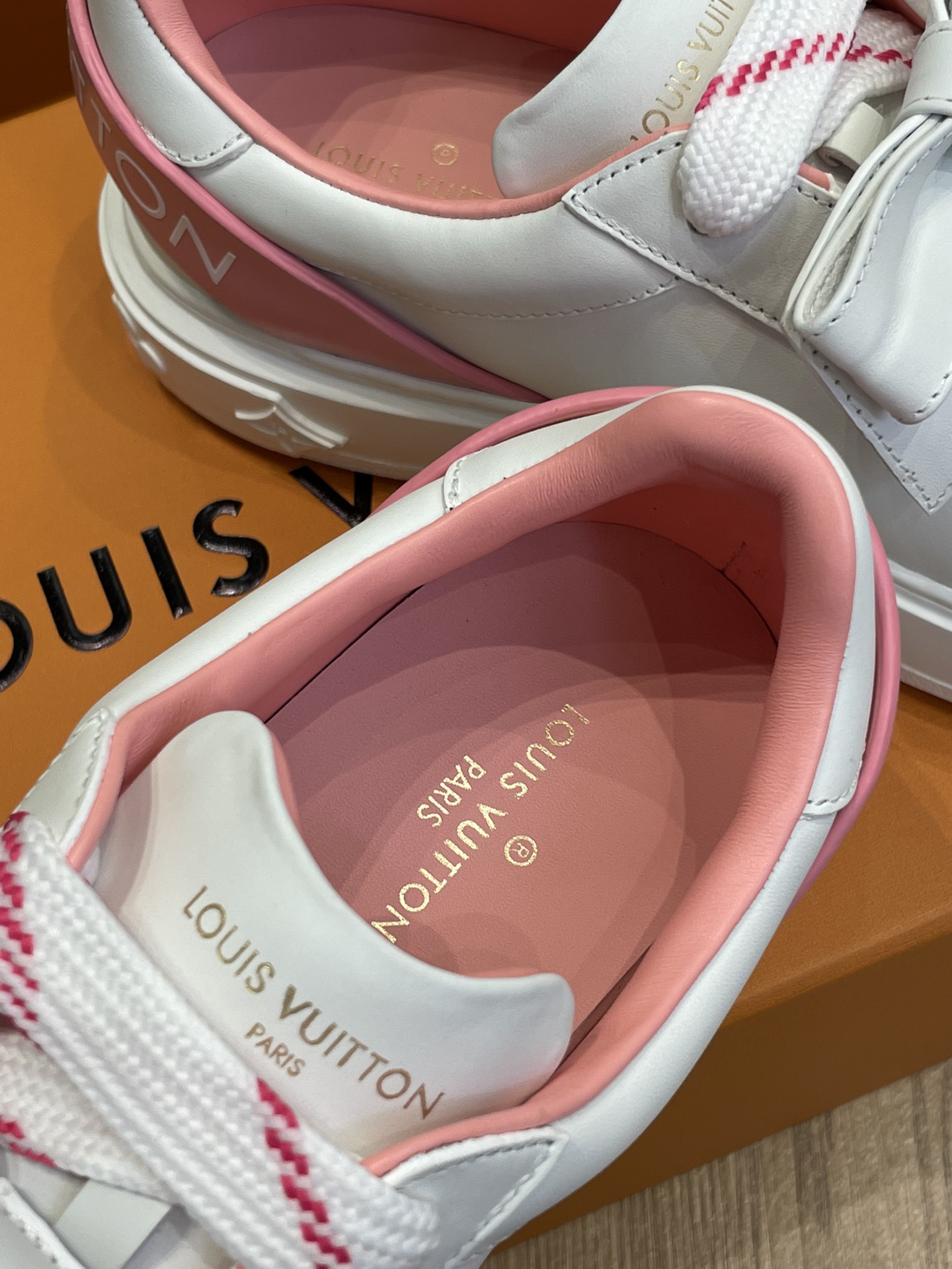 Louis Vuitton SNEAKER 4 - vstockx