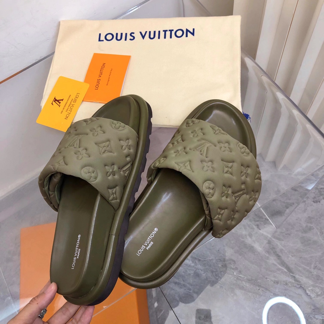 Louis Vuitton POOL PILLOW COMFORT MULES WOMEN 1 - vstockx