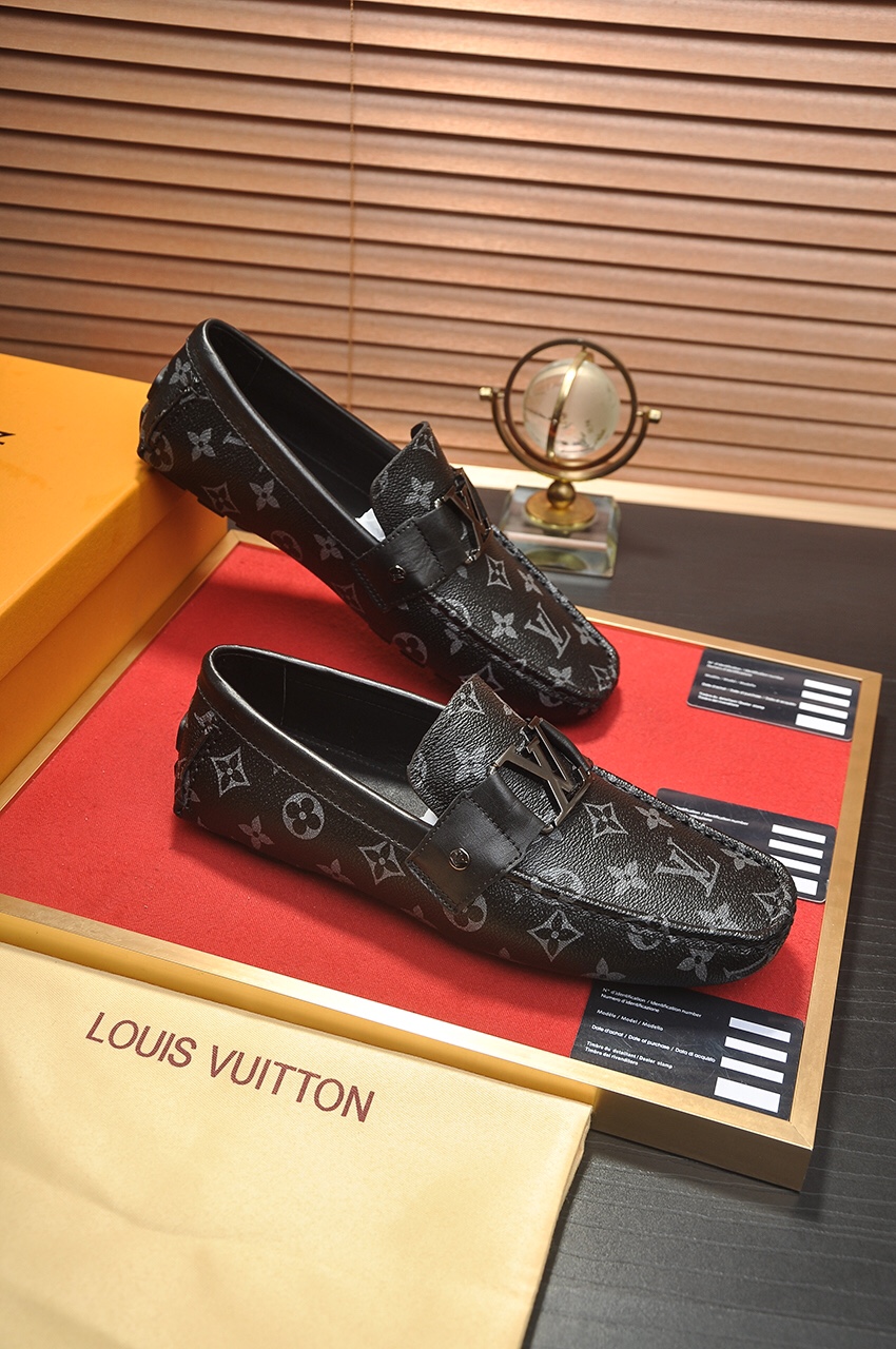 Louis Vuitton Leather Boots 33 - vstockx