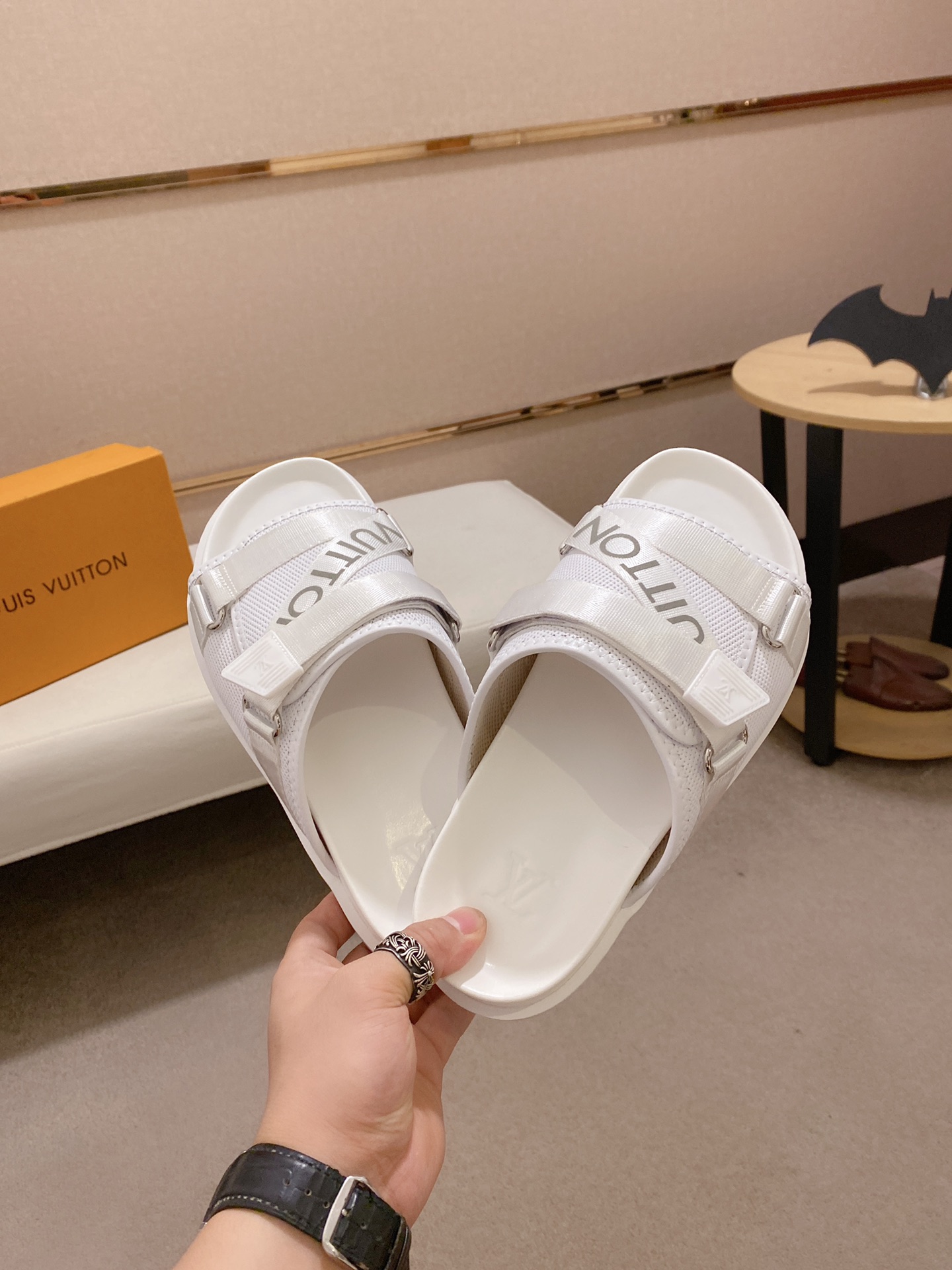 Louis Vuitton Honolulu Sneaker 1 - vstockx