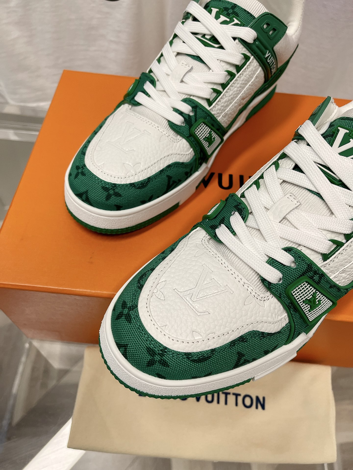 Louis Vuitton LV TRAINERS SNEAKER 2 - vstockx
