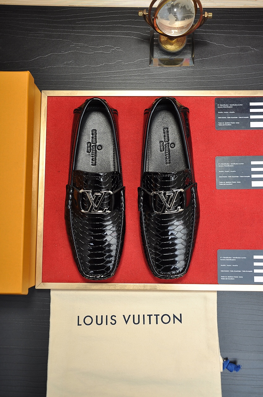Louis Vuitton Leather Boots 14 - vstockx