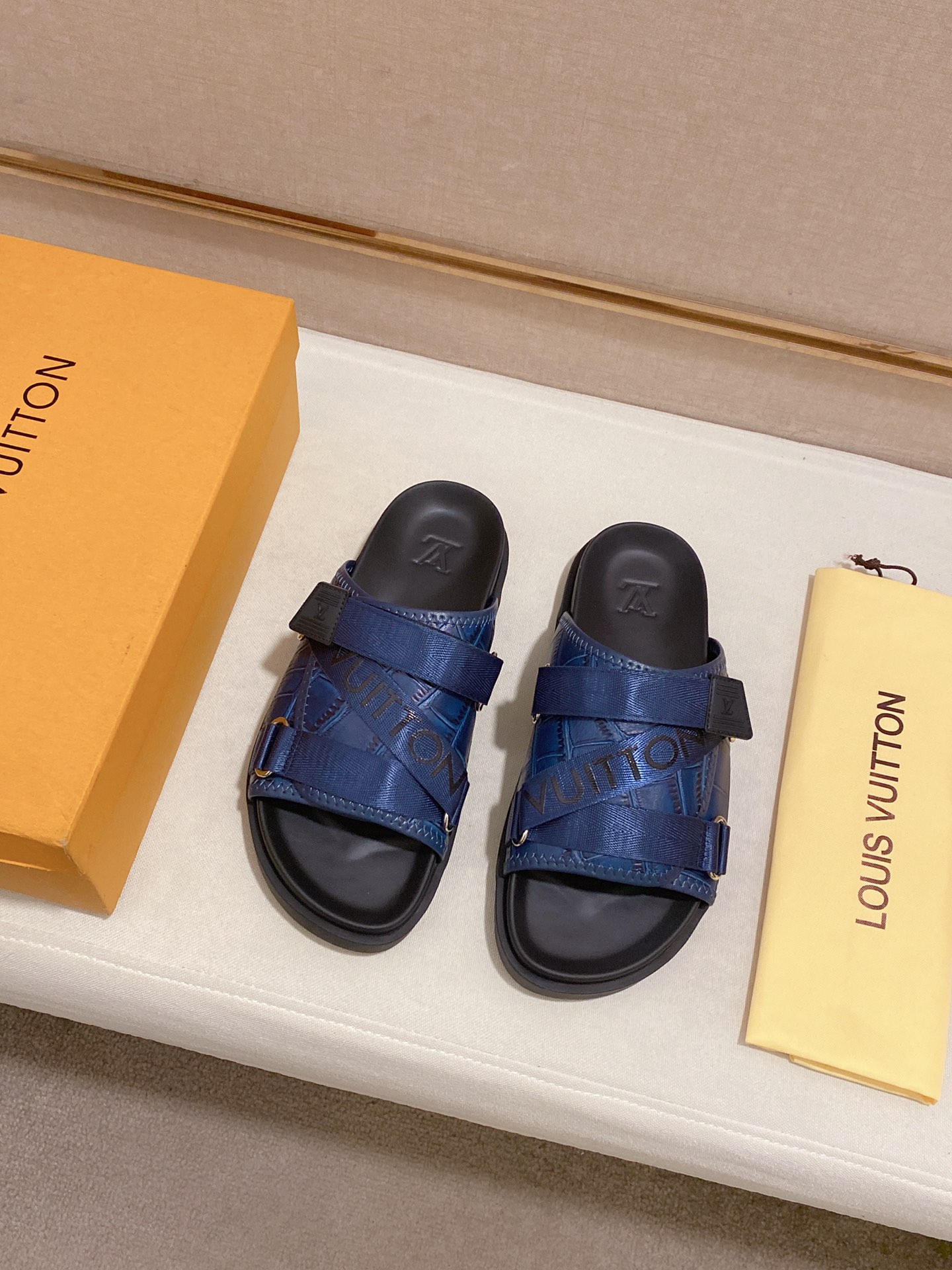 Louis Vuitton Honolulu Sneaker 2 - vstockx