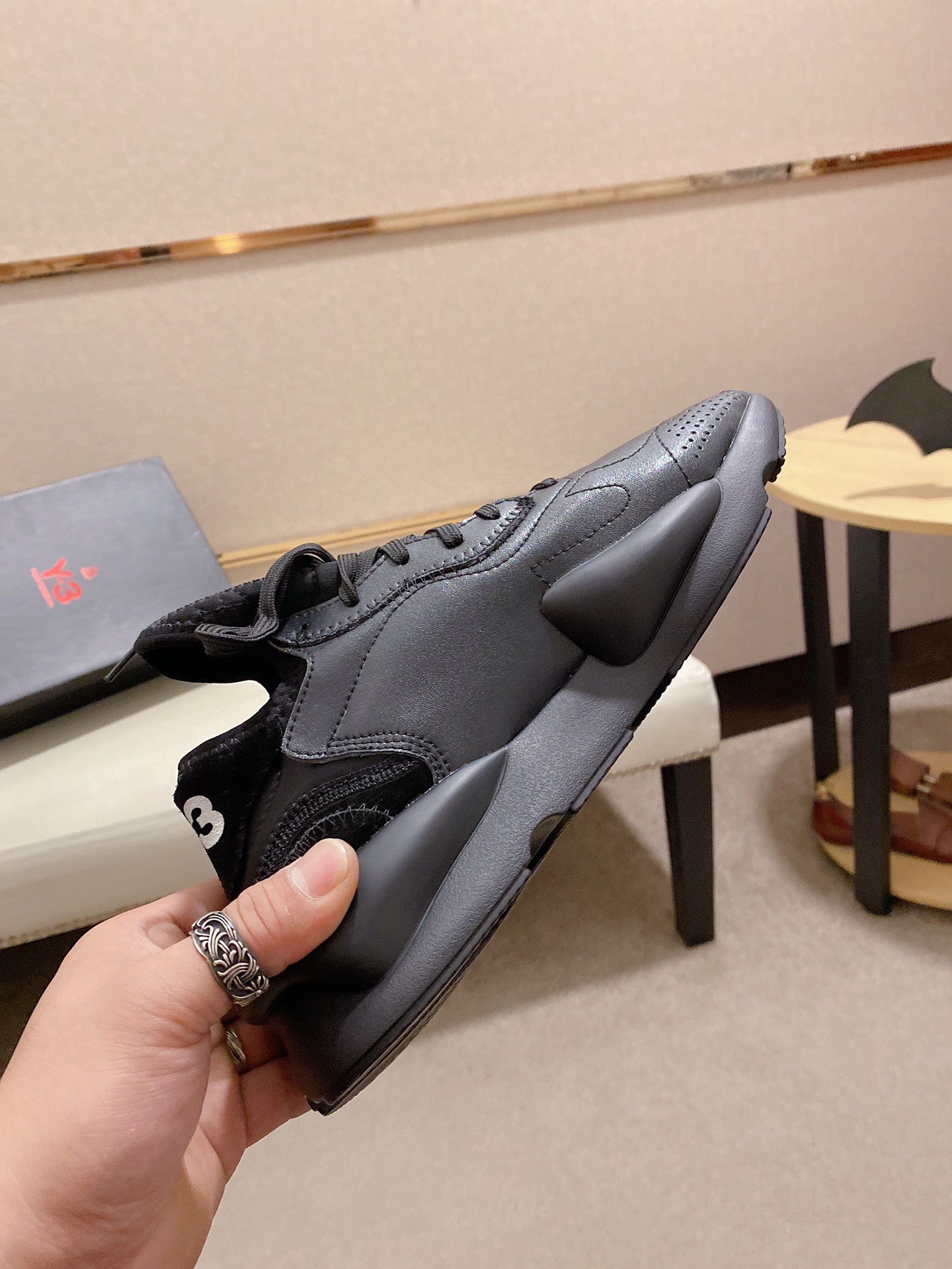 Y-3 Kaiwa Lace-Up Sneakers 26 - vstockx