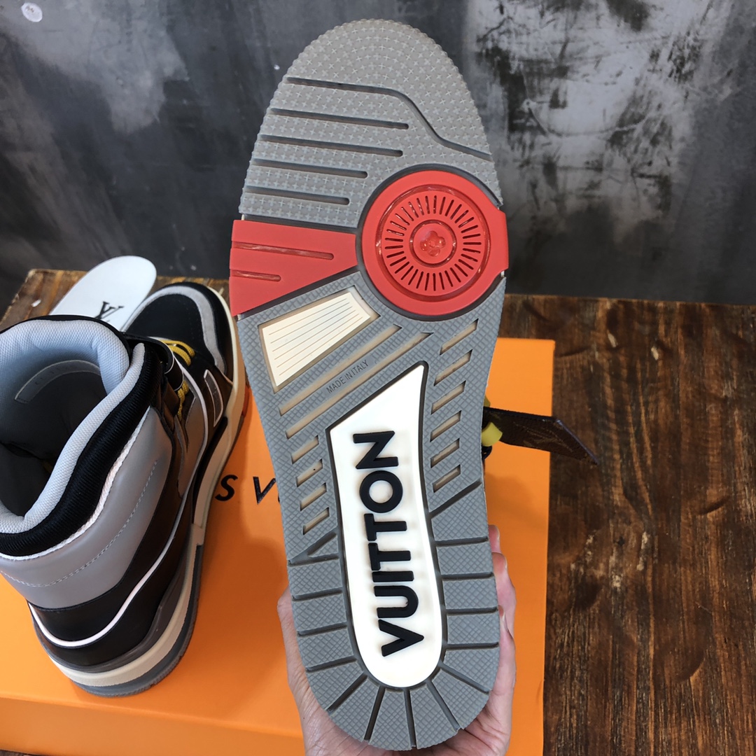 Louis Vuitton Trainer Sneakers 16 - vstockx