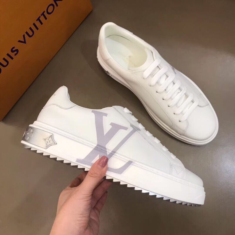 Louis Vuitton Low Top sneaker 22 - vstockx