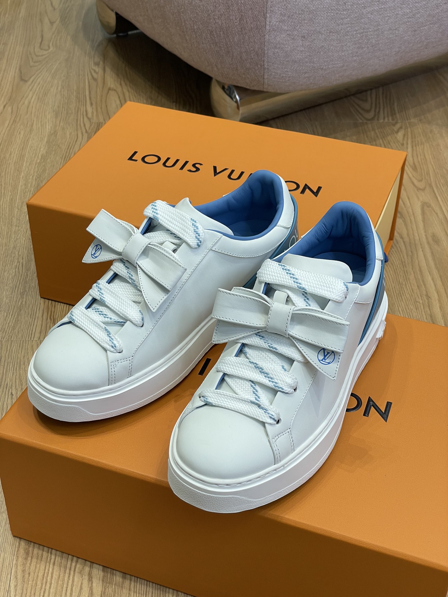 Louis Vuitton SNEAKER 4 - vstockx