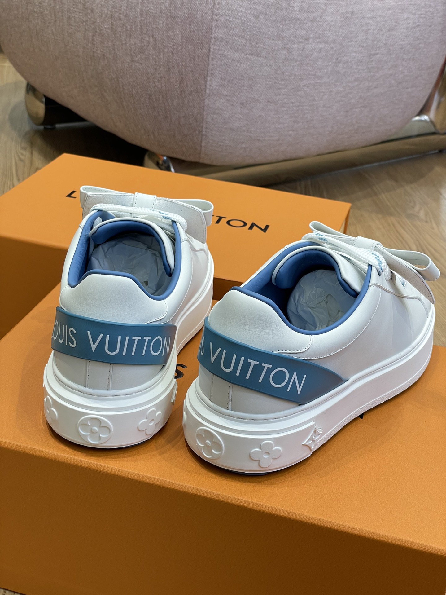 Louis Vuitton SNEAKER 4 - vstockx